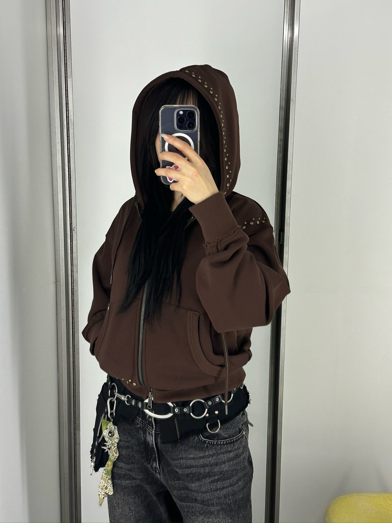 Vacant Archive Noah Stud Hood Zip-Up Grey, Vacant Archive Noah Stud Hood Zip-Up Black 착용 스타일