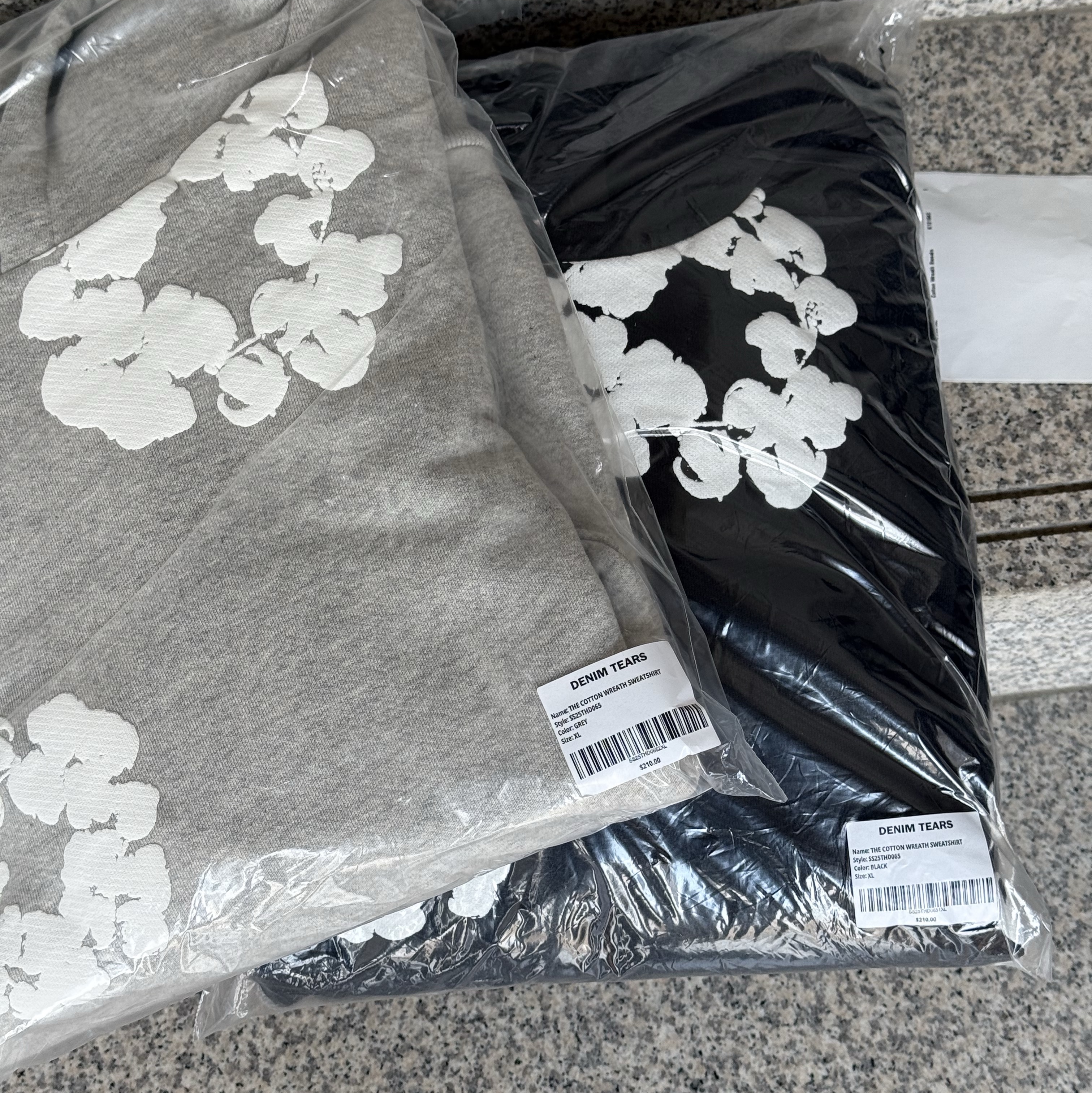 Denim Tears The Cotton Wreath Sweatshirt Grey, Denim Tears The Cotton Wreath Sweatshirt Black 착용 스타일