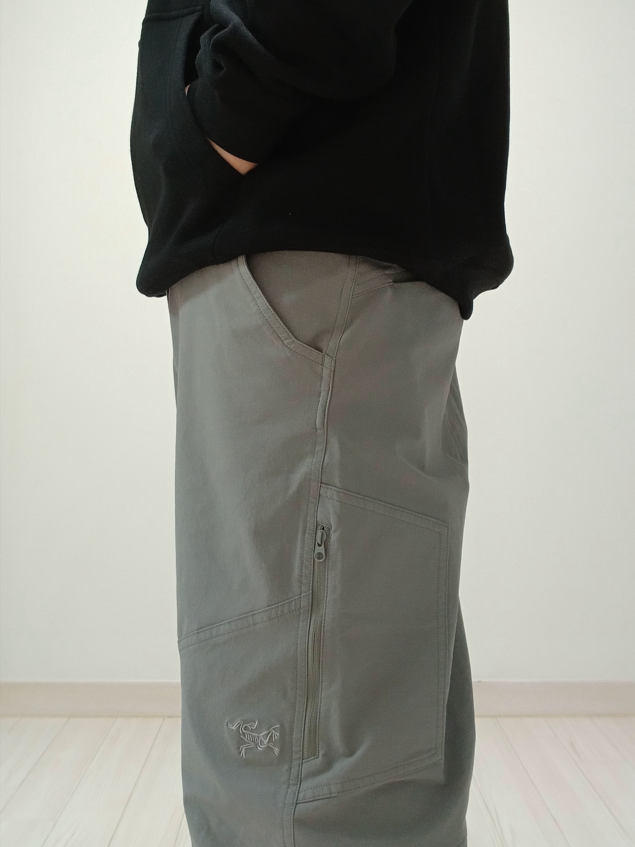 Arc'teryx Bird Word Cap 24K Black, Arc'teryx Emblem Fleece Hoody Black 착용 스타일 - 8