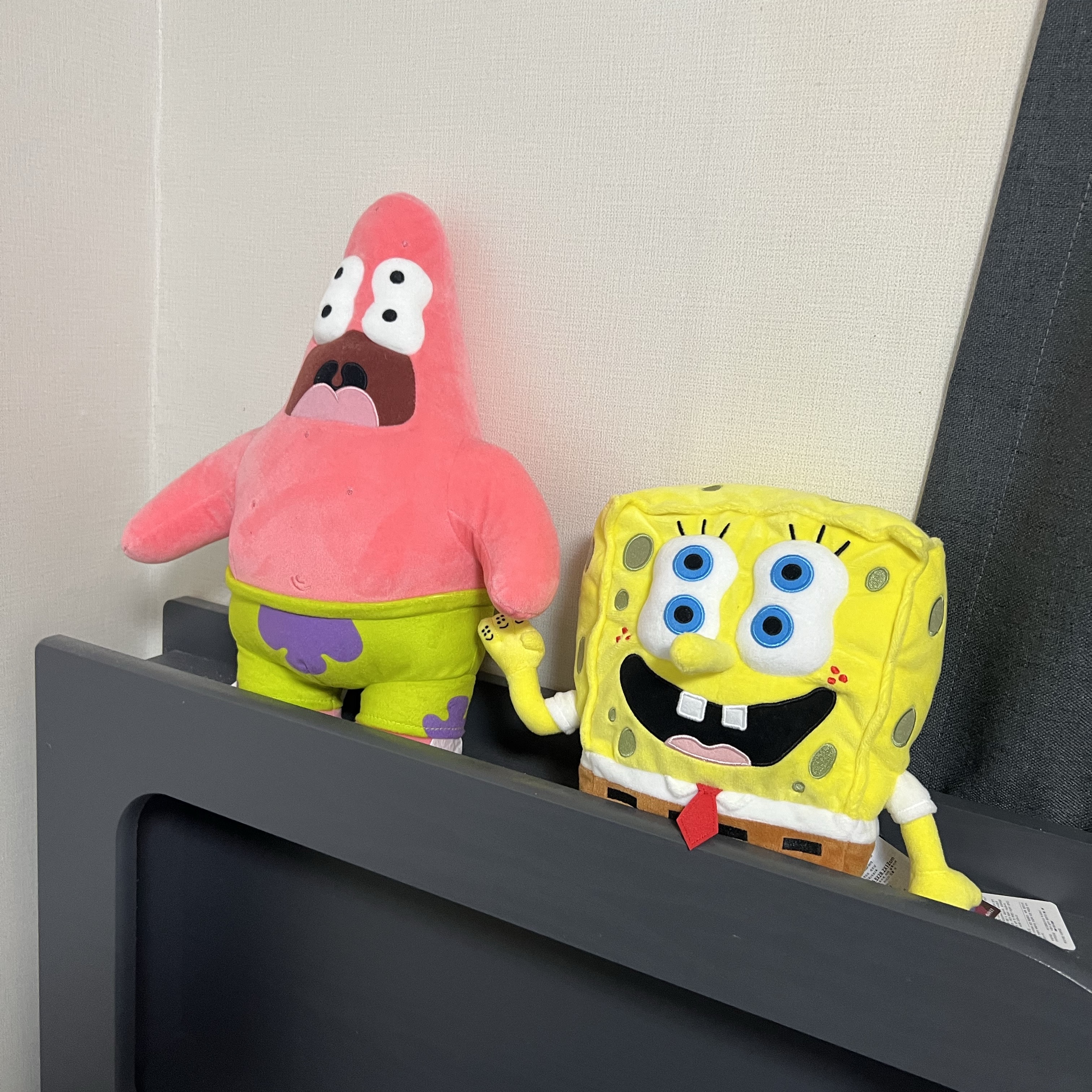 Uniqlo UT x CPFM x SpongeBob Plush Toy SpongeBob 착용 스타일