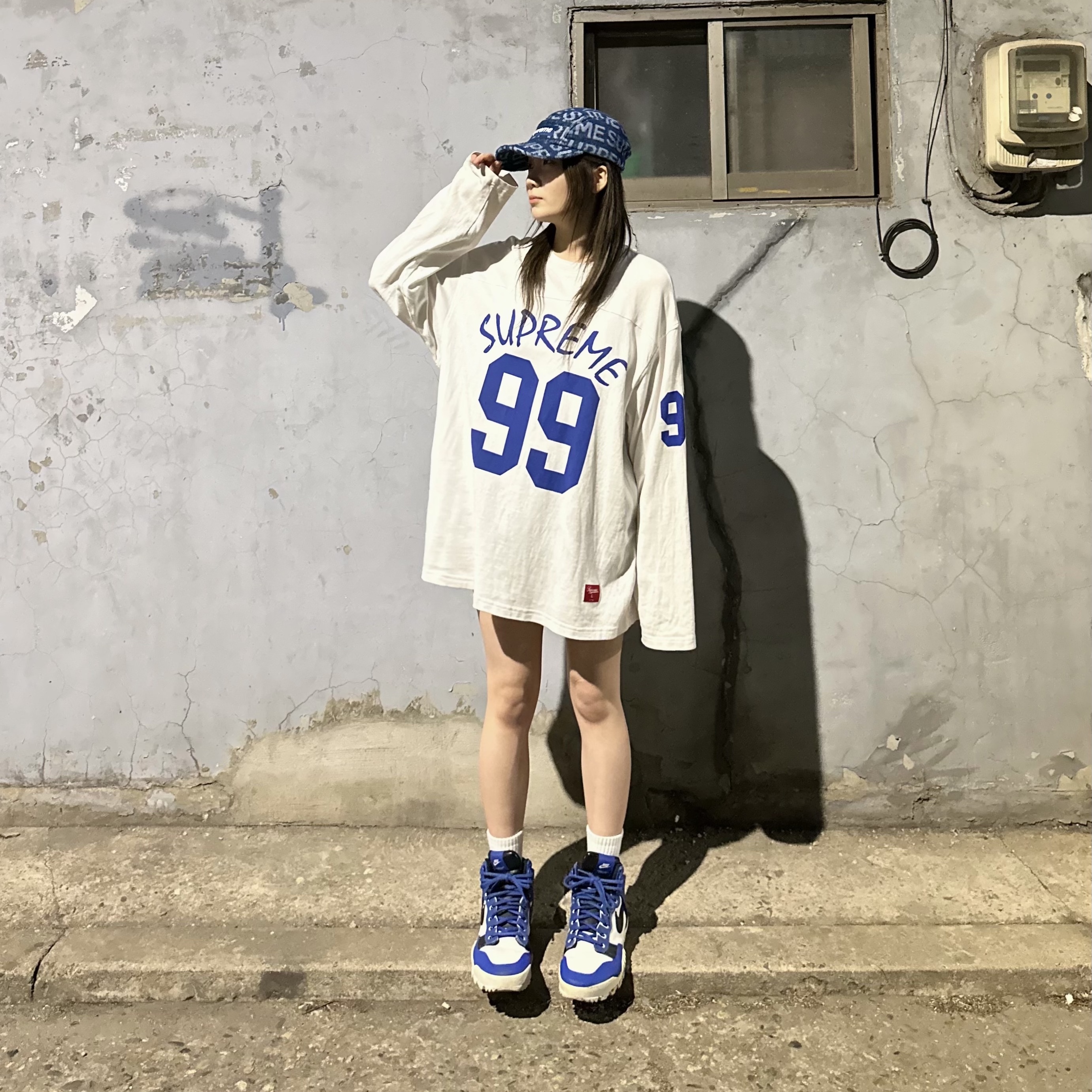 Supreme Terry Spellout Camp Cap Blue - 22SS, Supreme 99 LS Football Top Stone - 24SS 착용 스타일 - 2