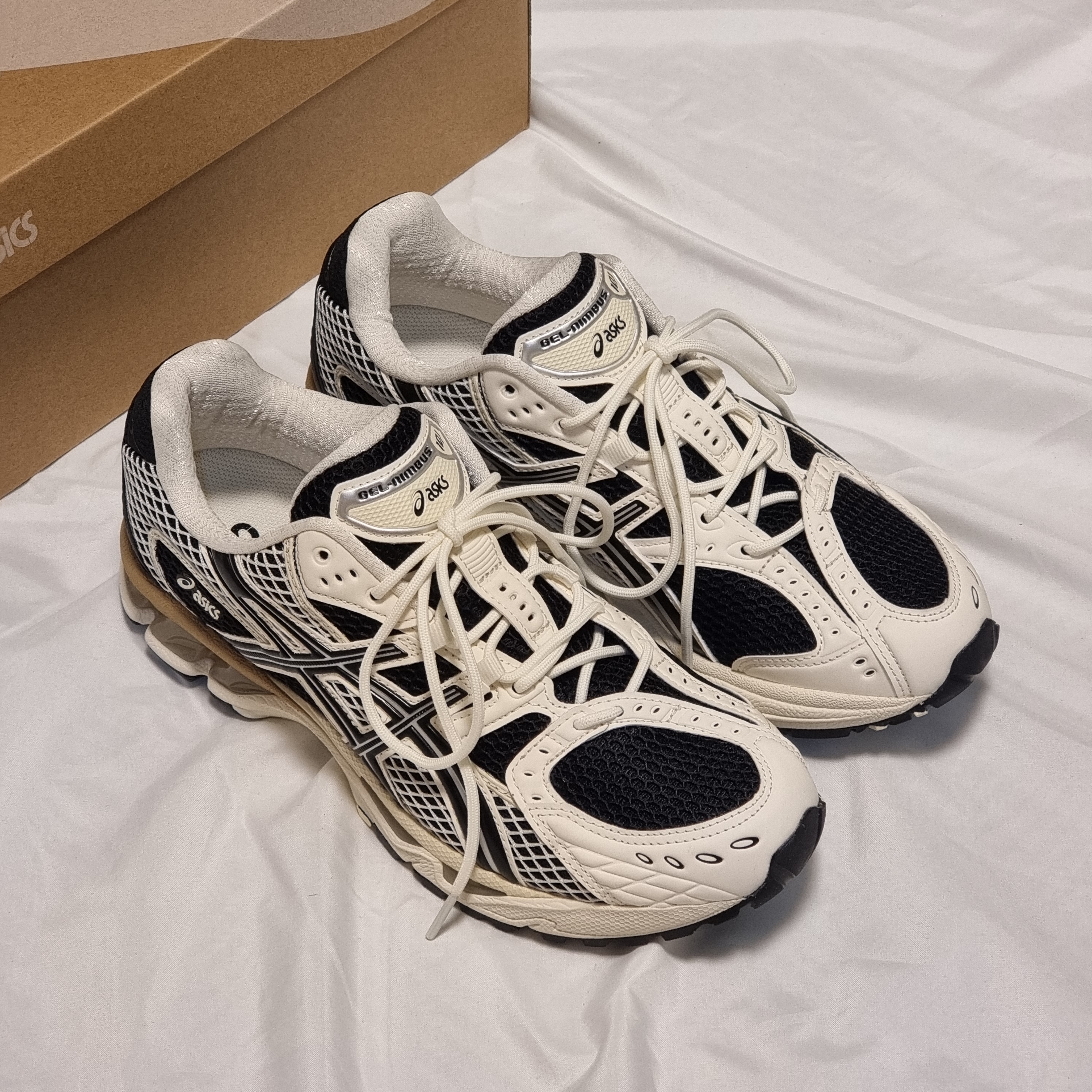 Asics Gel-Nimbus 10.1 Black Cream - Korea Exclusive 착용 스타일