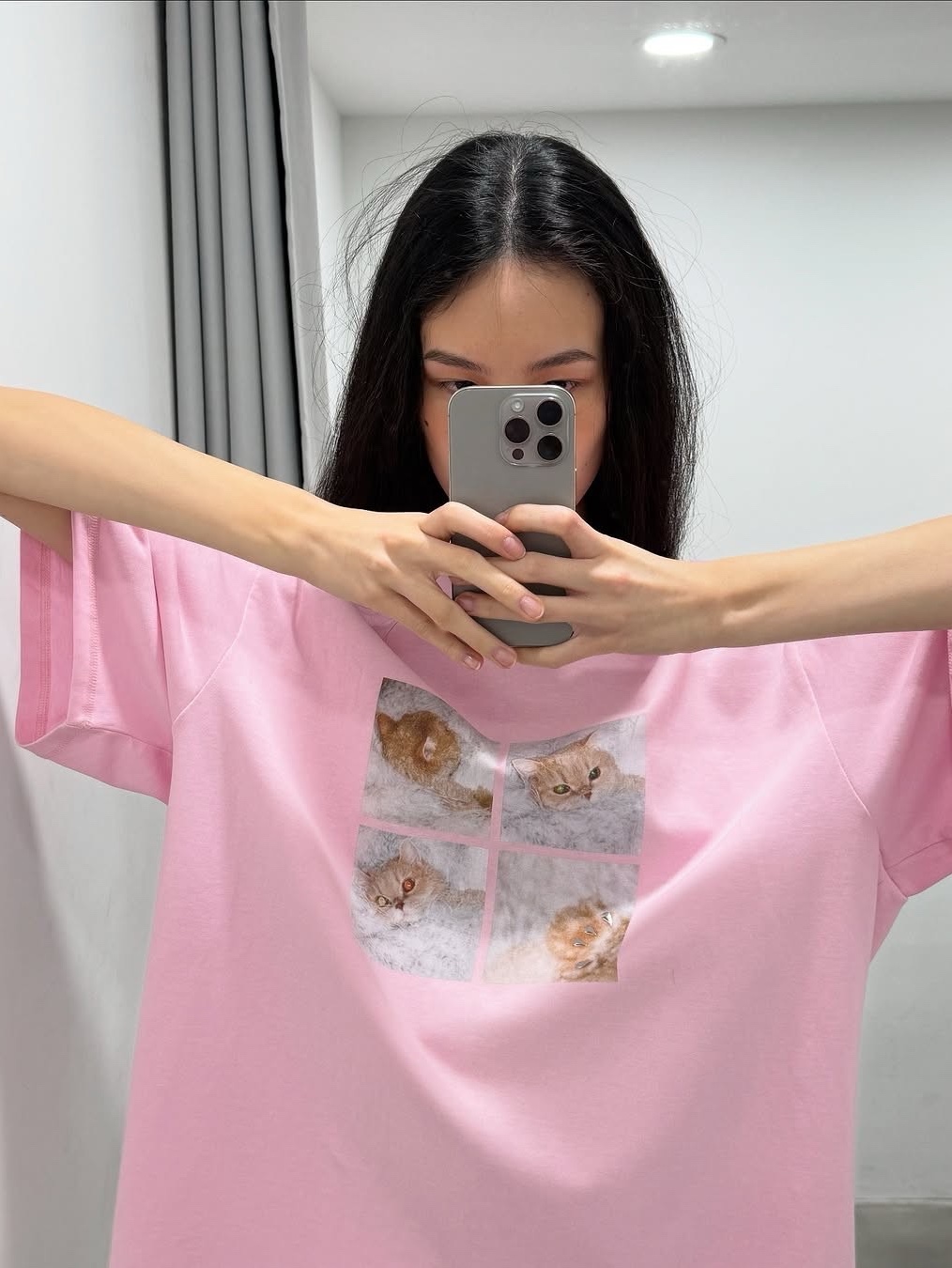 GIMMETHEYOUNG G_Love Cat T-shirt_L  White, GIMMETHEYOUNG G_Love Cat T-shirt_L  Pink 착용 스타일 - 1