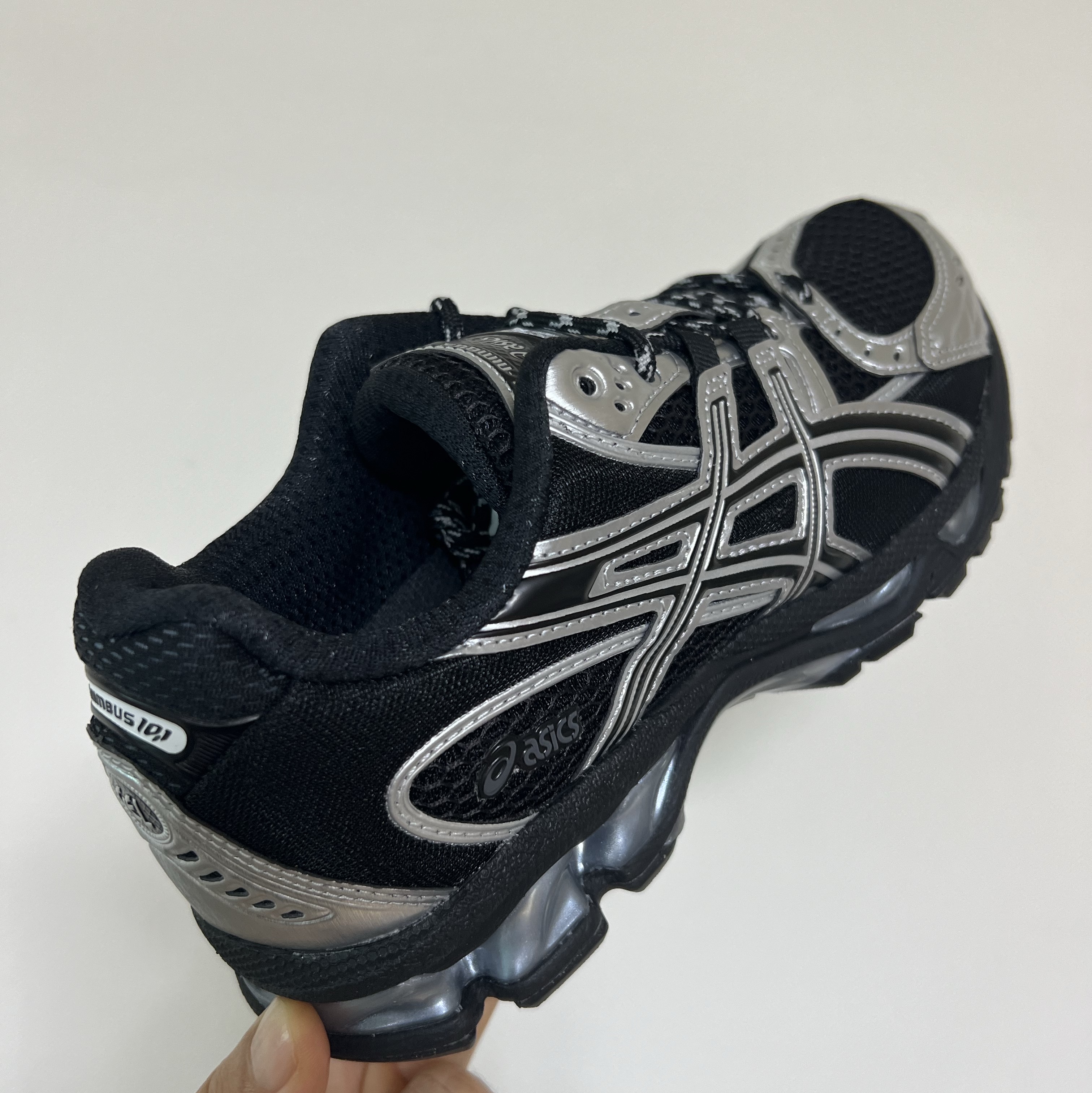Asics Gel-Nimbus 10.1 Black Pure Silver - Korea Exclusive 착용 스타일 - 2
