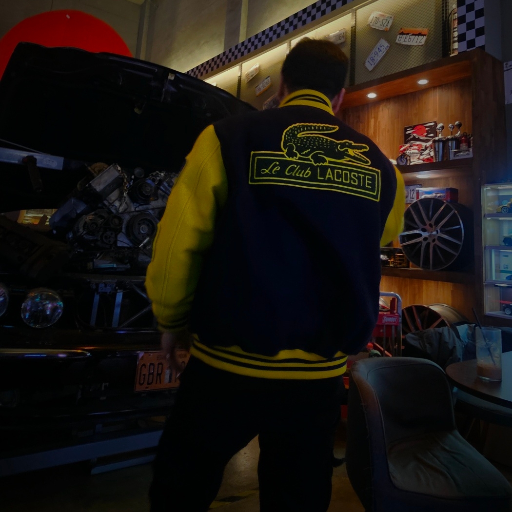 Lacoste Croc Badge Bomber Jacket Navy Blue Yellow 착용 스타일