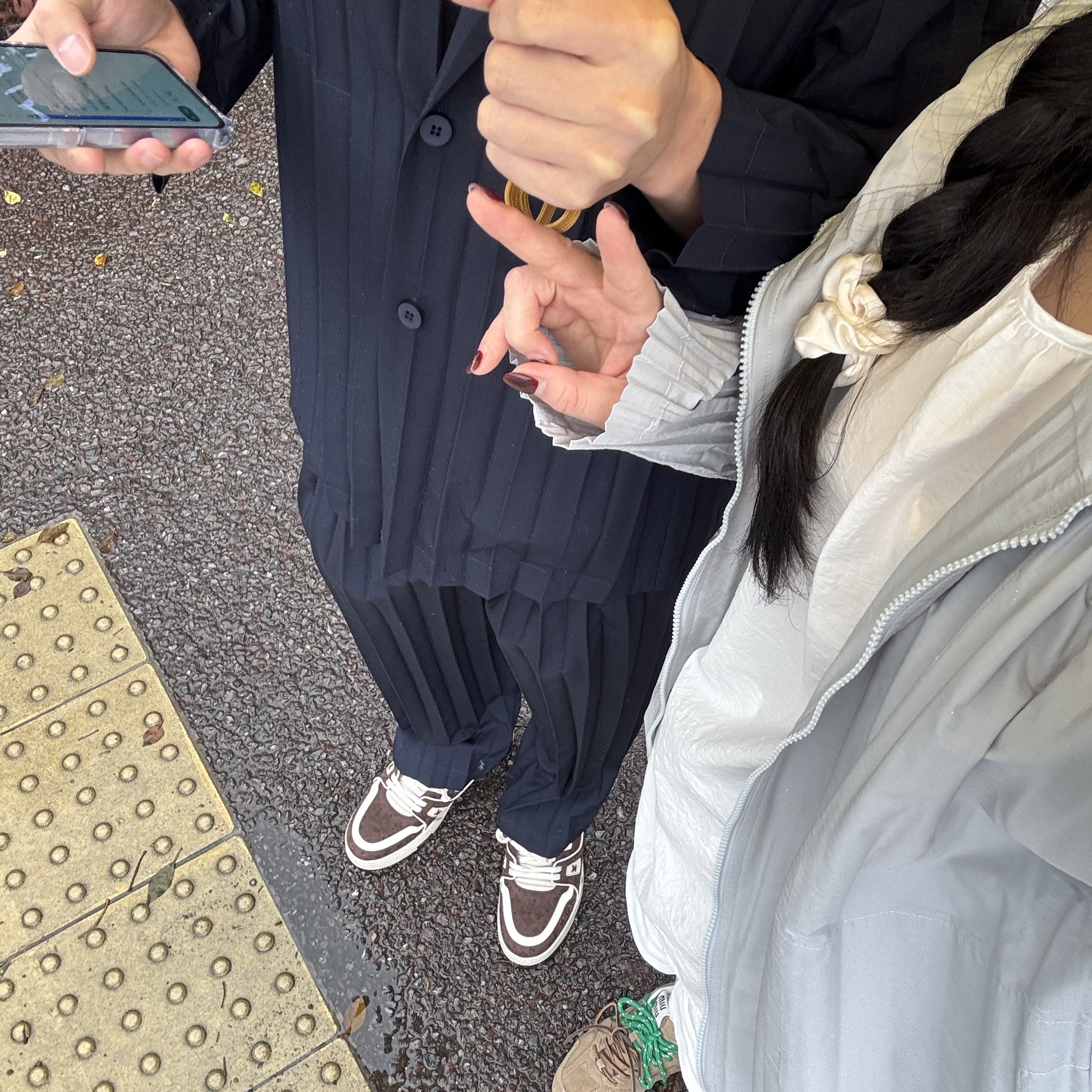 (W) New Balance x Miu Miu 530 Suede Mesh Sneakers Ecru 착용 스타일