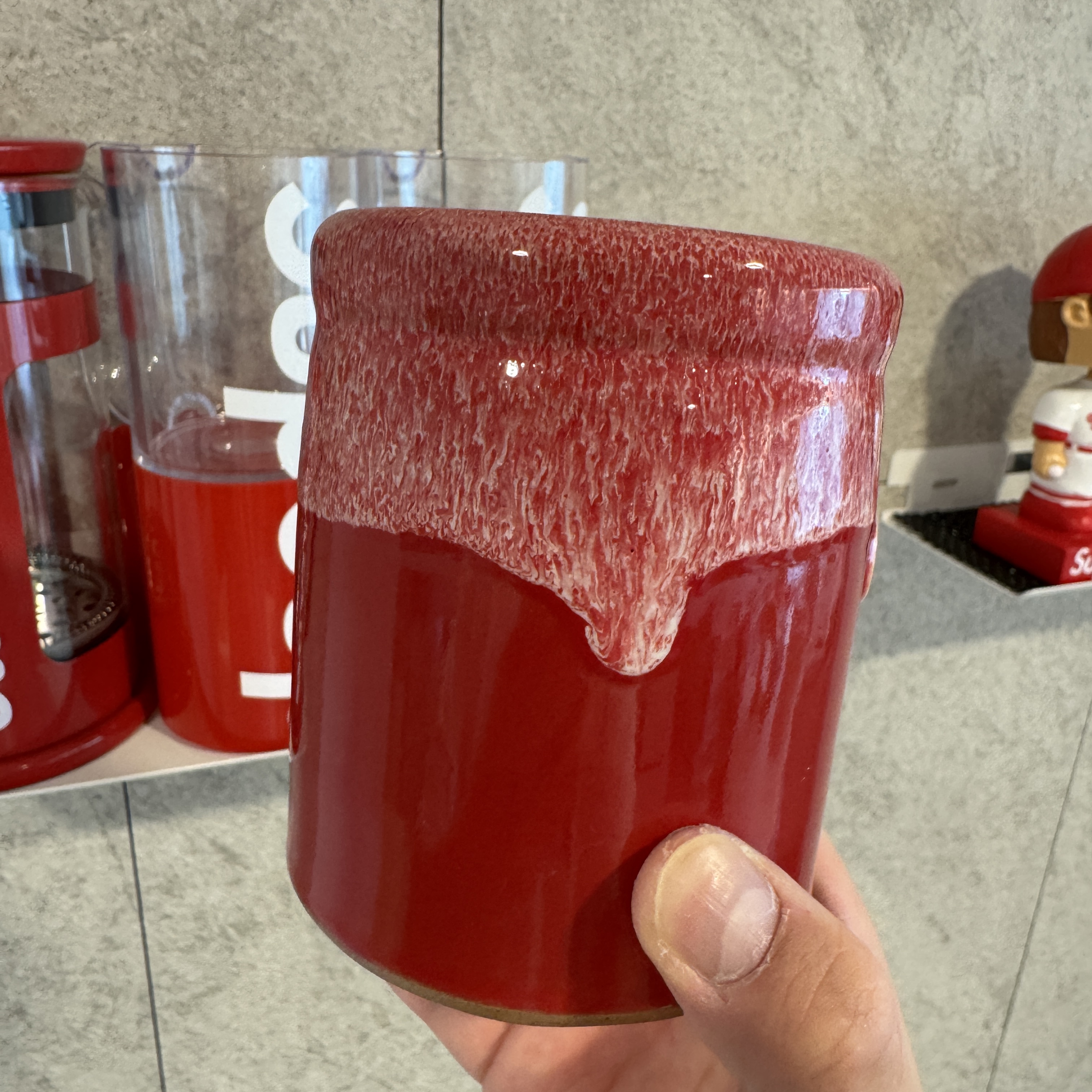 Supreme x Deneen Camper Mug Red - 25SS 착용 스타일 - 3