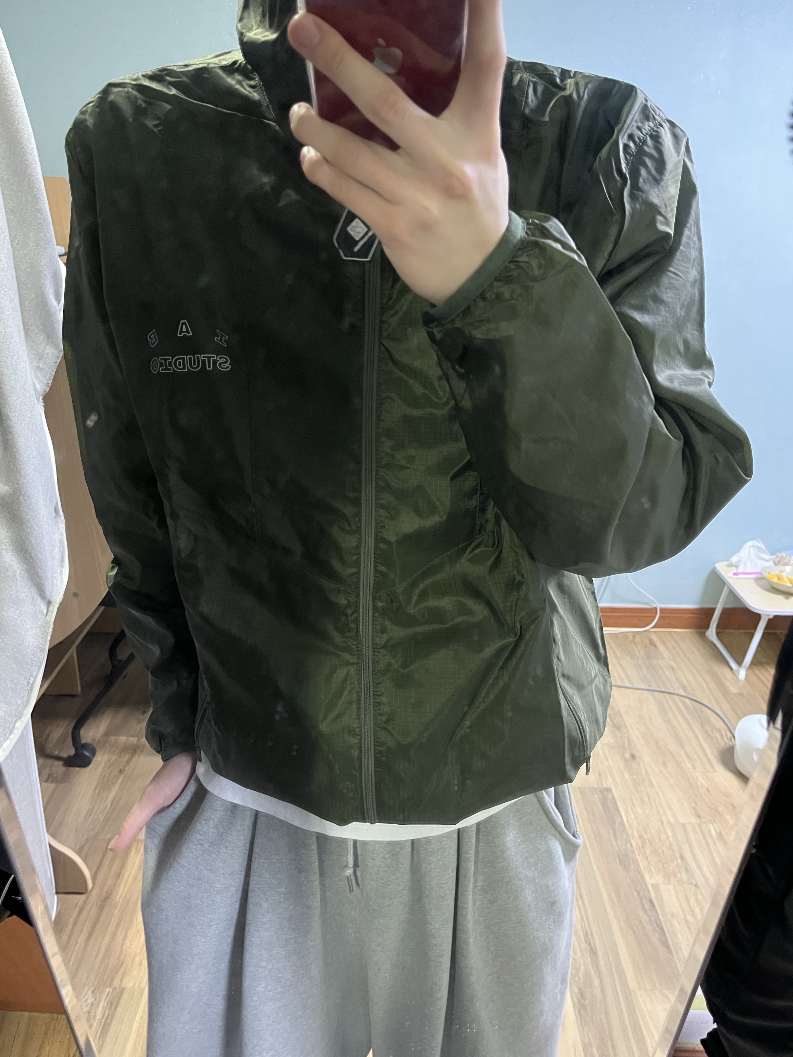 IAB Studio Ripstop Wind Jacket Deep Green 착용 스타일 - 1