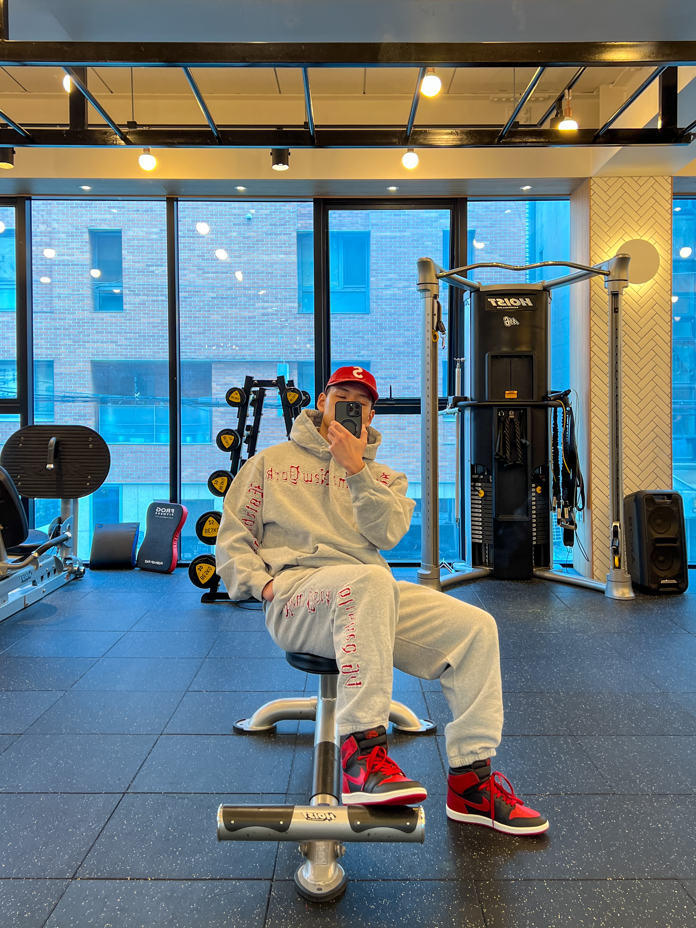 Jordan 1 High 85 Bred, Supreme Contrast Cutout Sweatpant Heather Grey - 25SS 착용 스타일