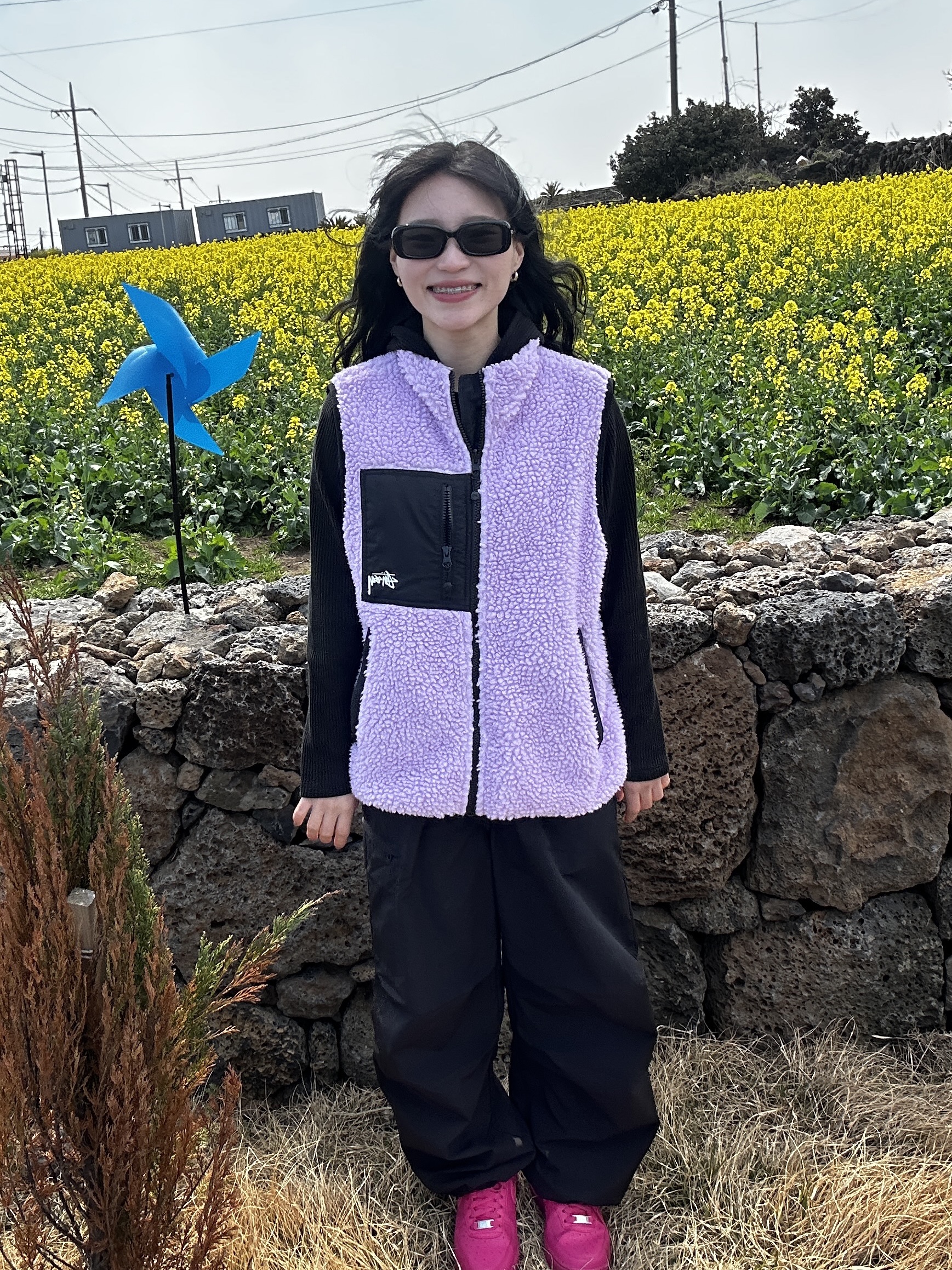 Stussy Sherpa Reversible Vest Lavender, (W) Nike Air Force 1 '07 Fireberry Fierce Pink 착용 스타일 - 5