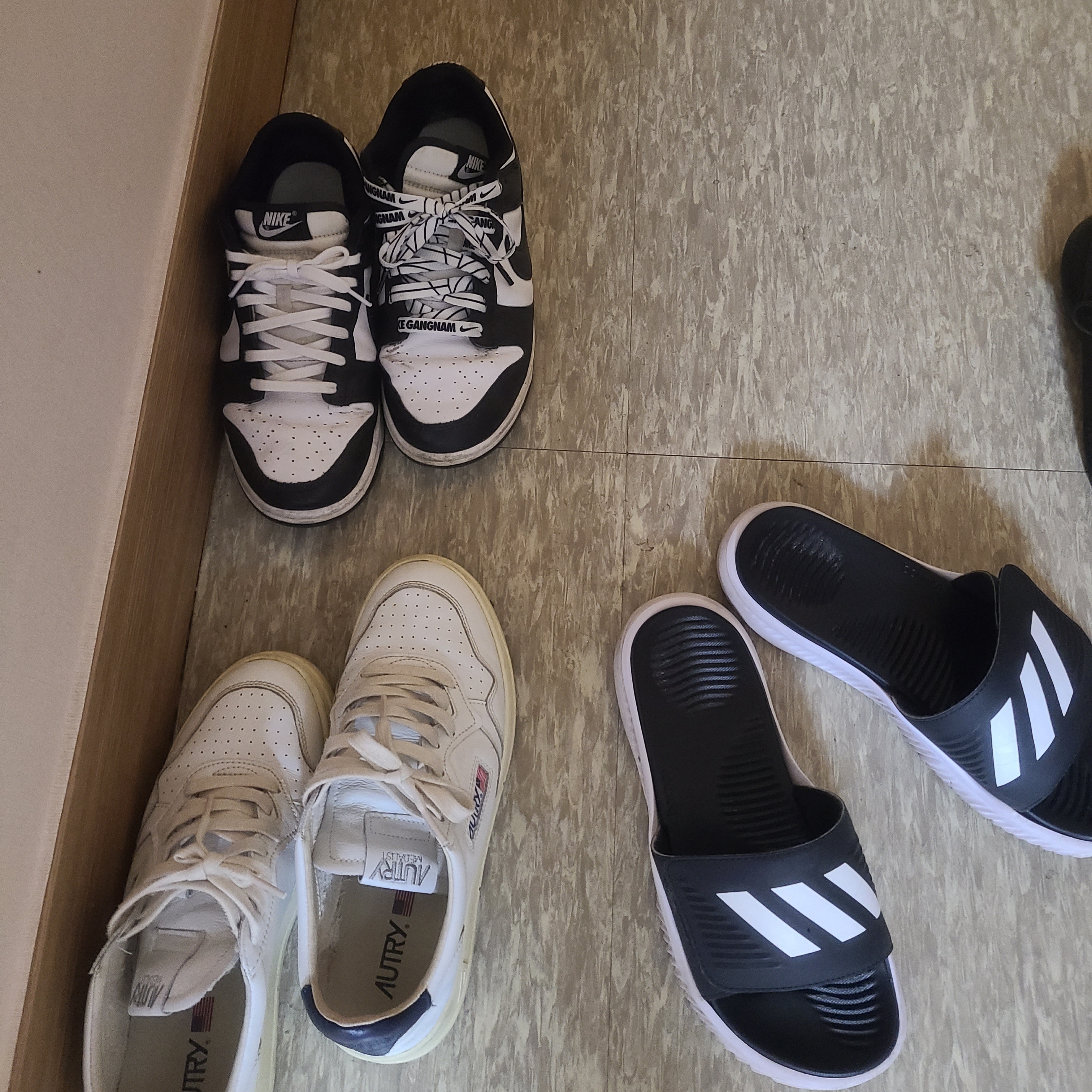 Nike Dunk Low Retro Black, Autry Medalist Low Leather Sneakers White Black 착용 스타일