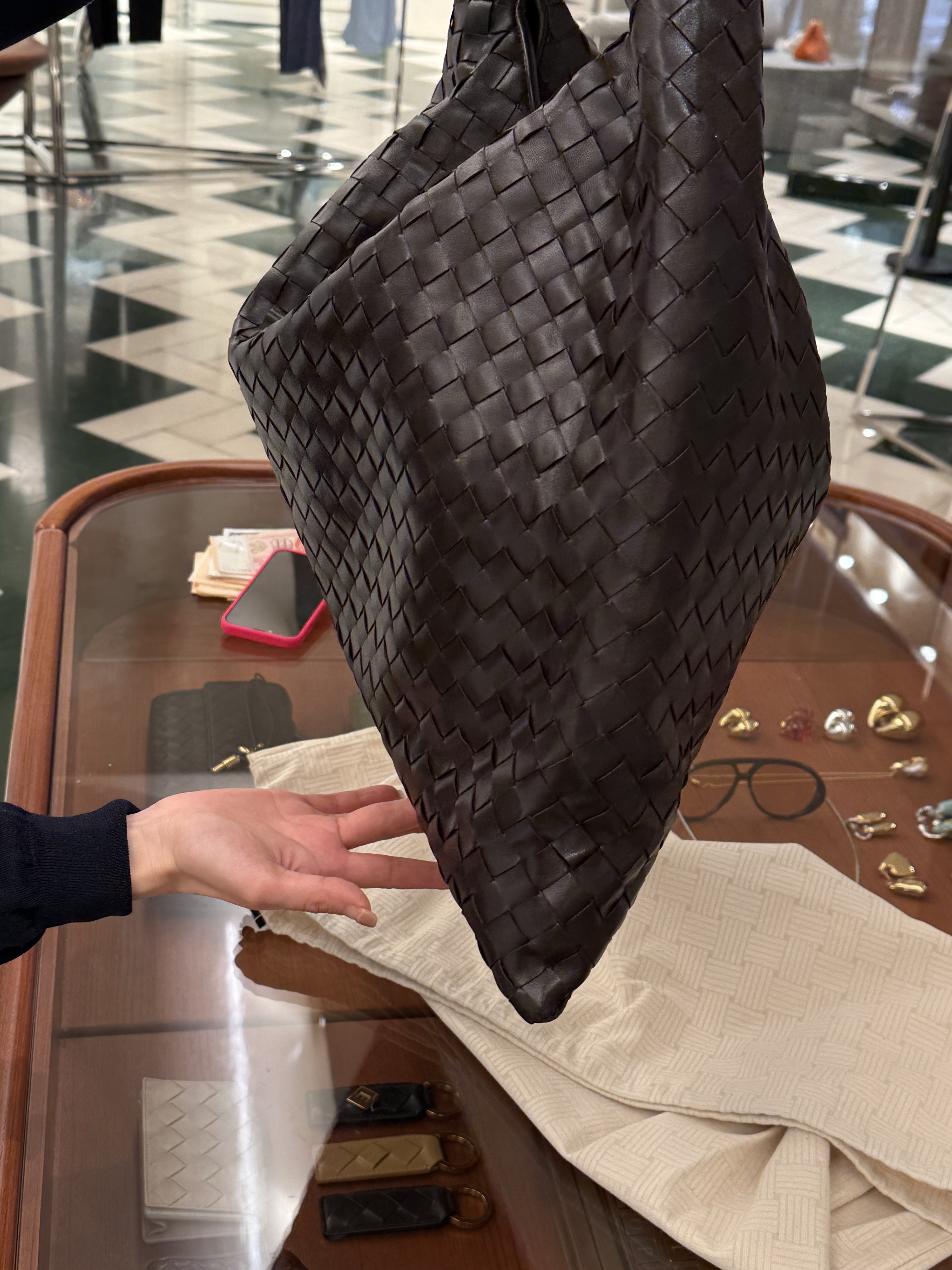 Bottega Veneta Large Hop Fondant 착용 스타일 - 2