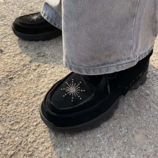 [KREAM 단독] Millo Archive X Negative Three Crescendo Desert Boots Black 착용 스타일 - 3