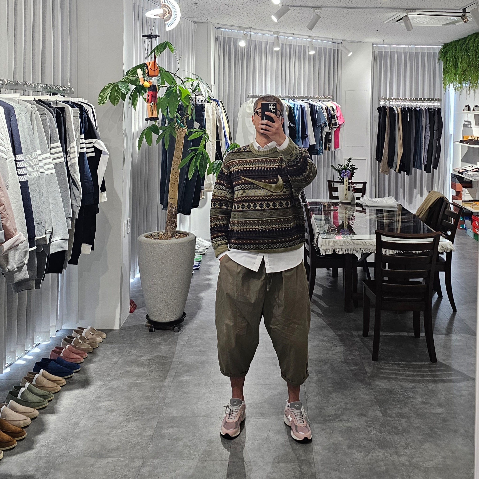 New Balance 2002R Orb Pink, Nike Life Fair Isle Swoosh Sweater Neutral Olive - Asia 착용 스타일