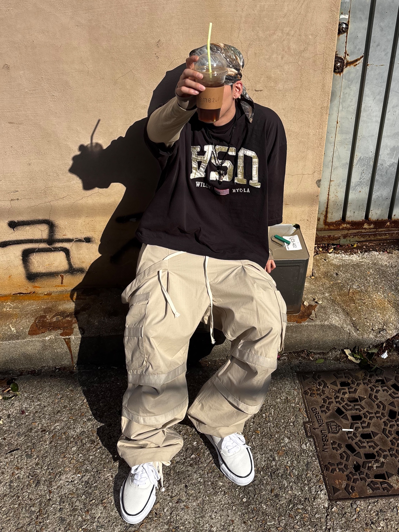 Maison Mihara Yasuhiro Baker OG Sole Canvas Low Cut Sneakers White, Wapworks Hard Knocks Cargo Pants Dune 착용 스타일 - 3