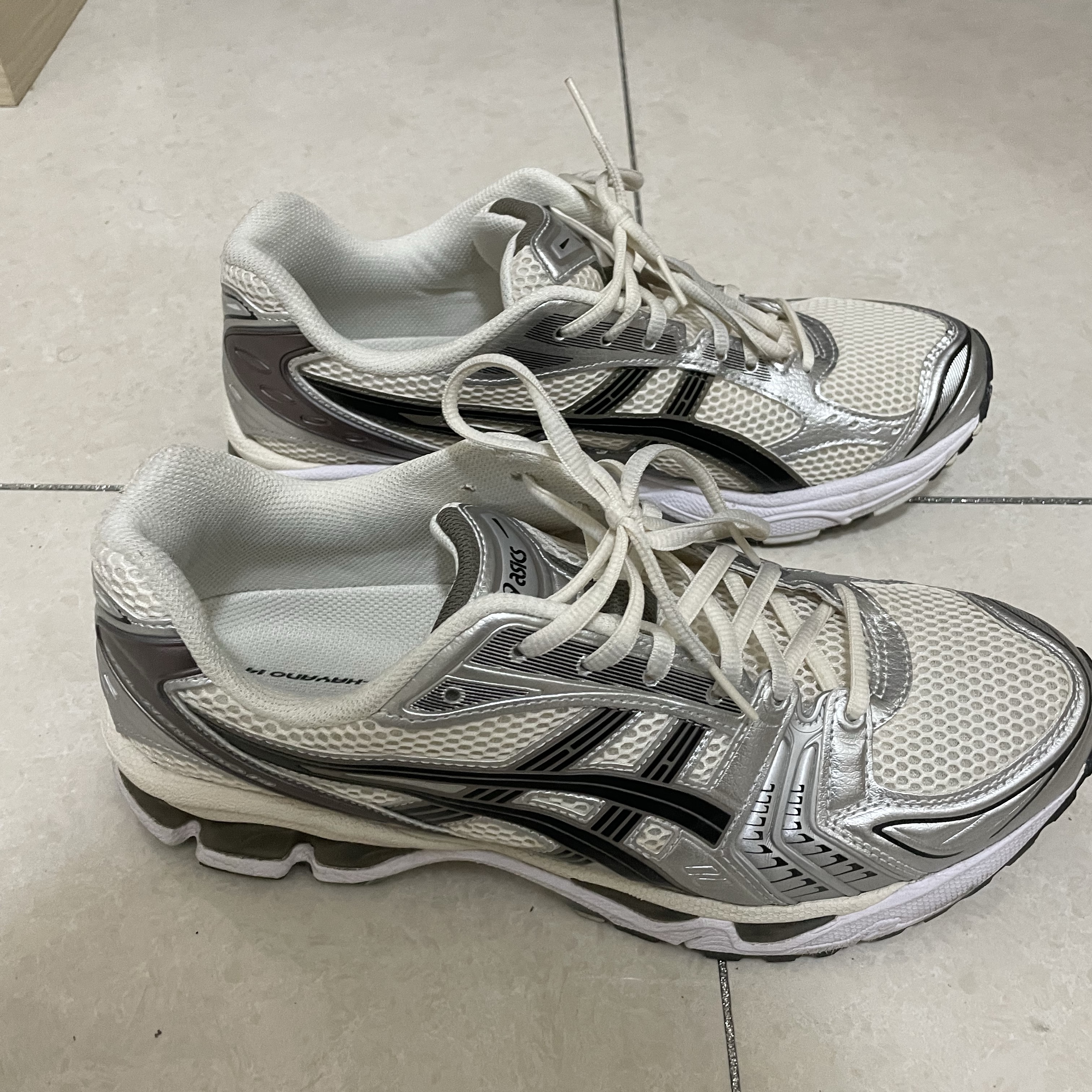 Asics Gel-Kayano 14 Cream Black 착용 스타일