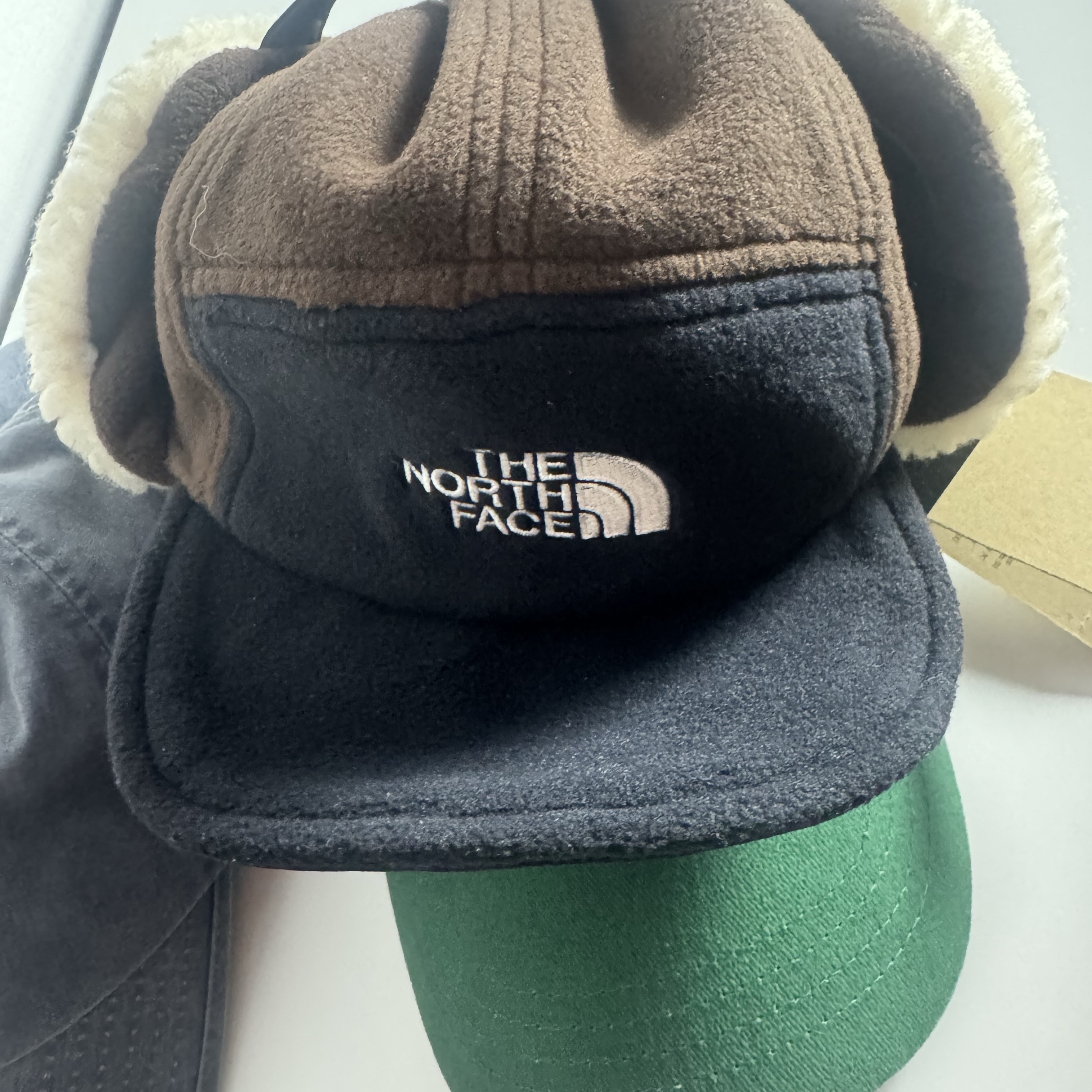 The North Face Fleece Earmuff Cap EX Cocoa Brown 착용 스타일