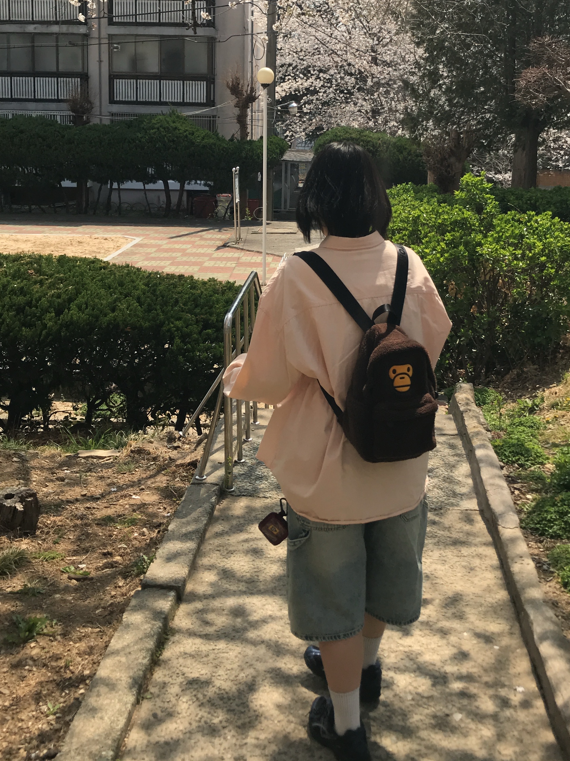 BAPE Baby Milo Mini Fur Backpack Brown, Human Made Military Card Case Red 착용 스타일