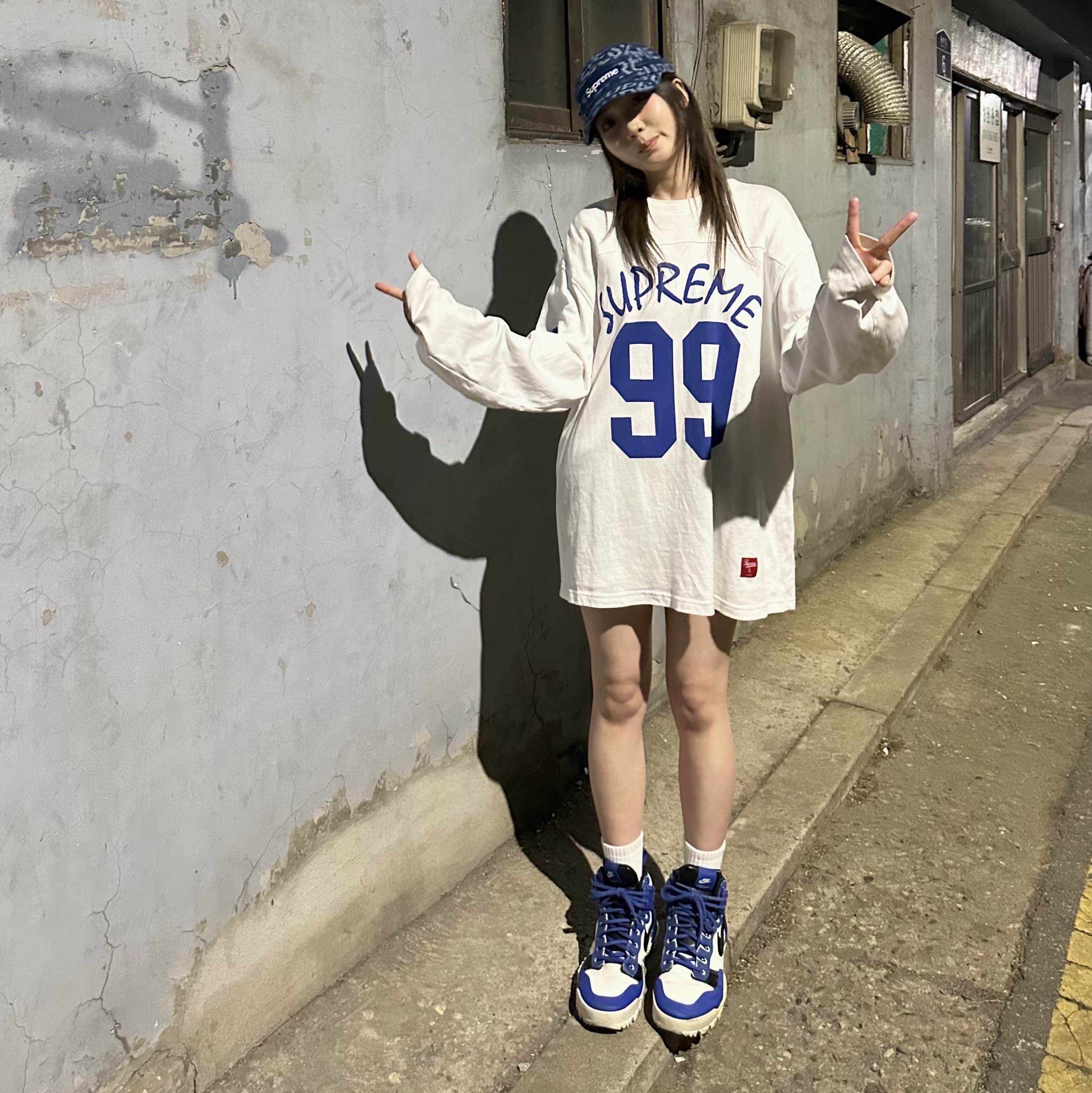 Supreme Terry Spellout Camp Cap Blue - 22SS, Supreme 99 LS Football Top Stone - 24SS 착용 스타일 - 5