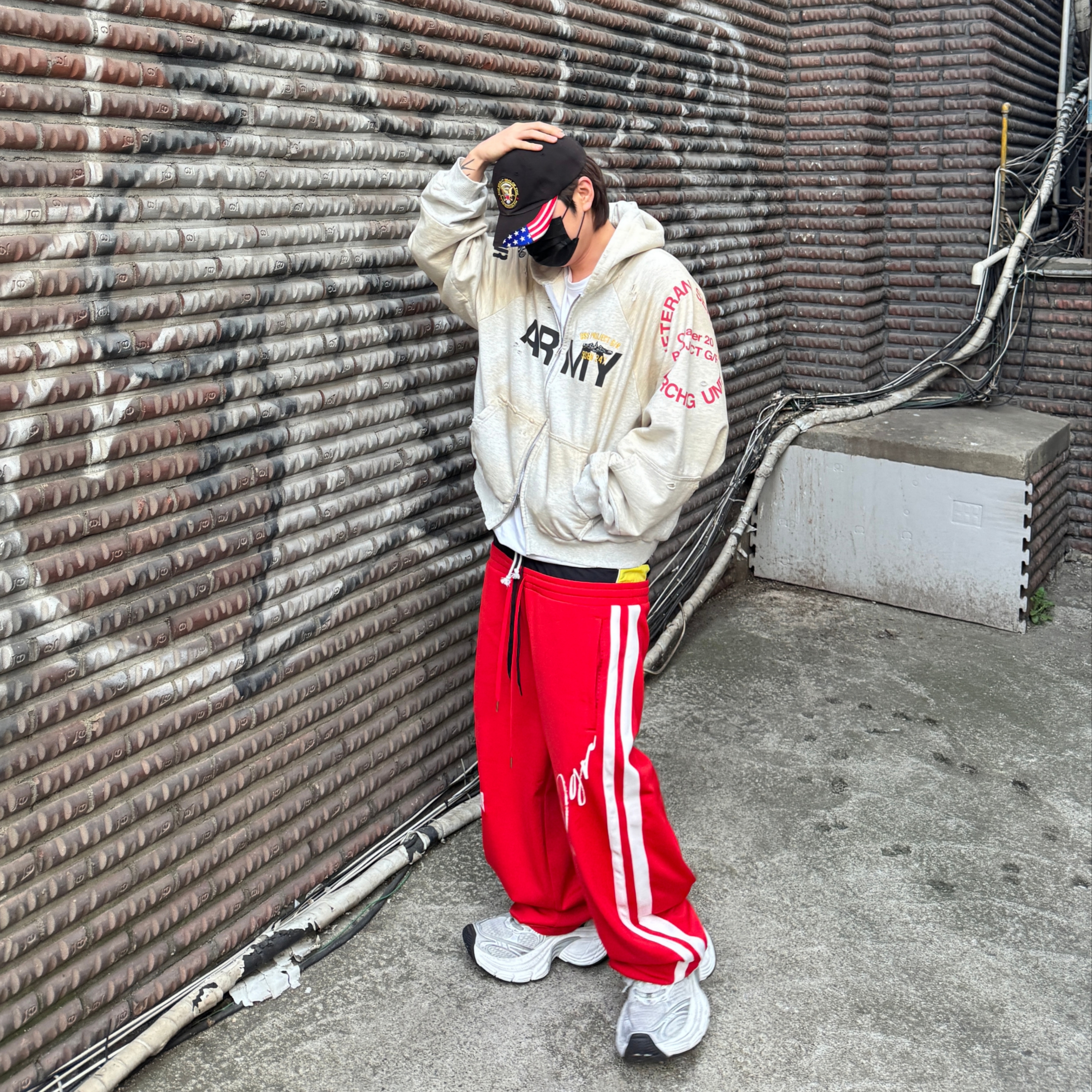 Project G/R Reconstructed Folded Zip Hoodie Dirty Melange, Project G/R 3 Layered Track Pants Red 착용 스타일 - 1