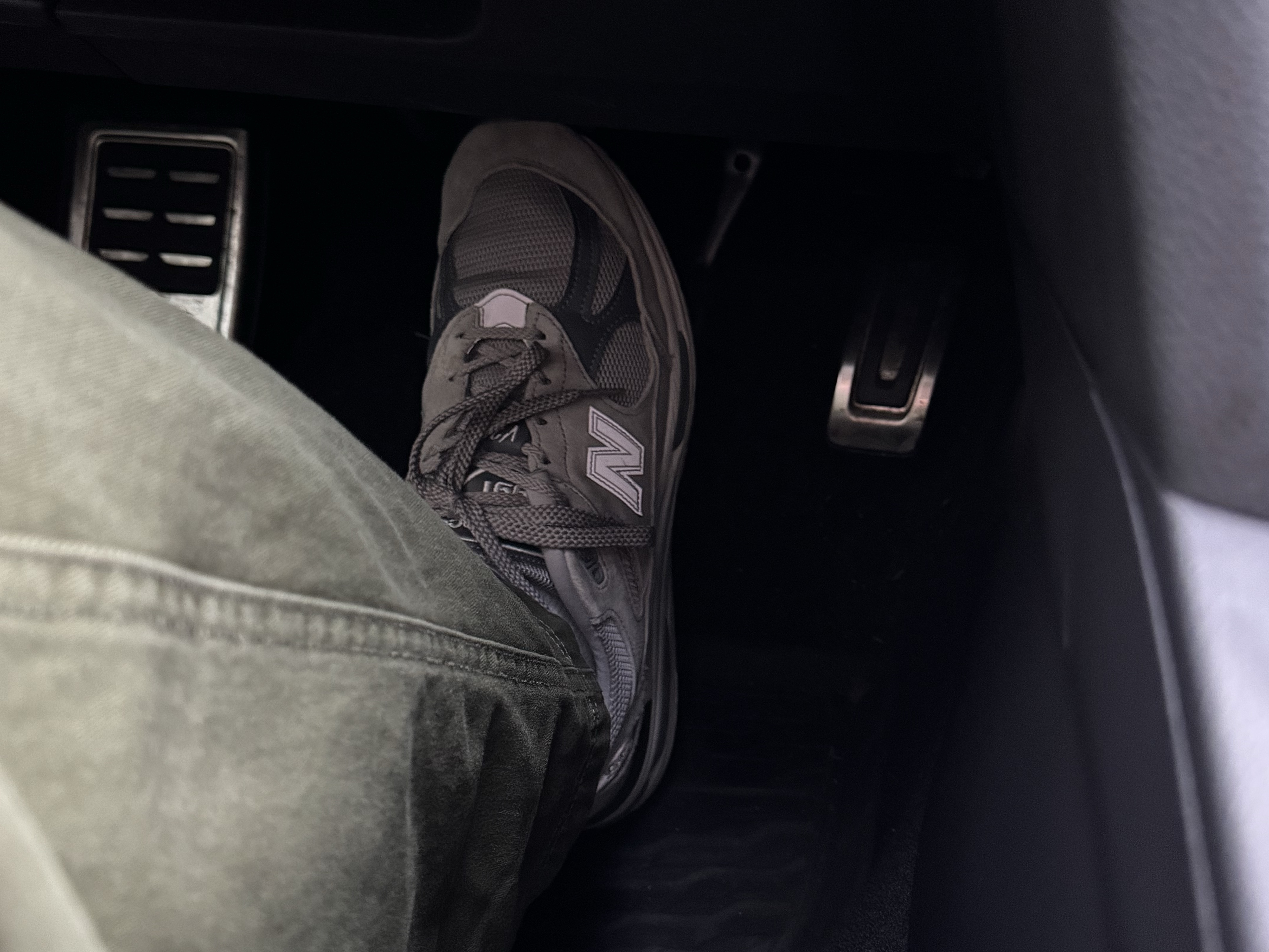 New Balance 991v2 Made in UK Rock Ridge Alloy Silver 착용 스타일