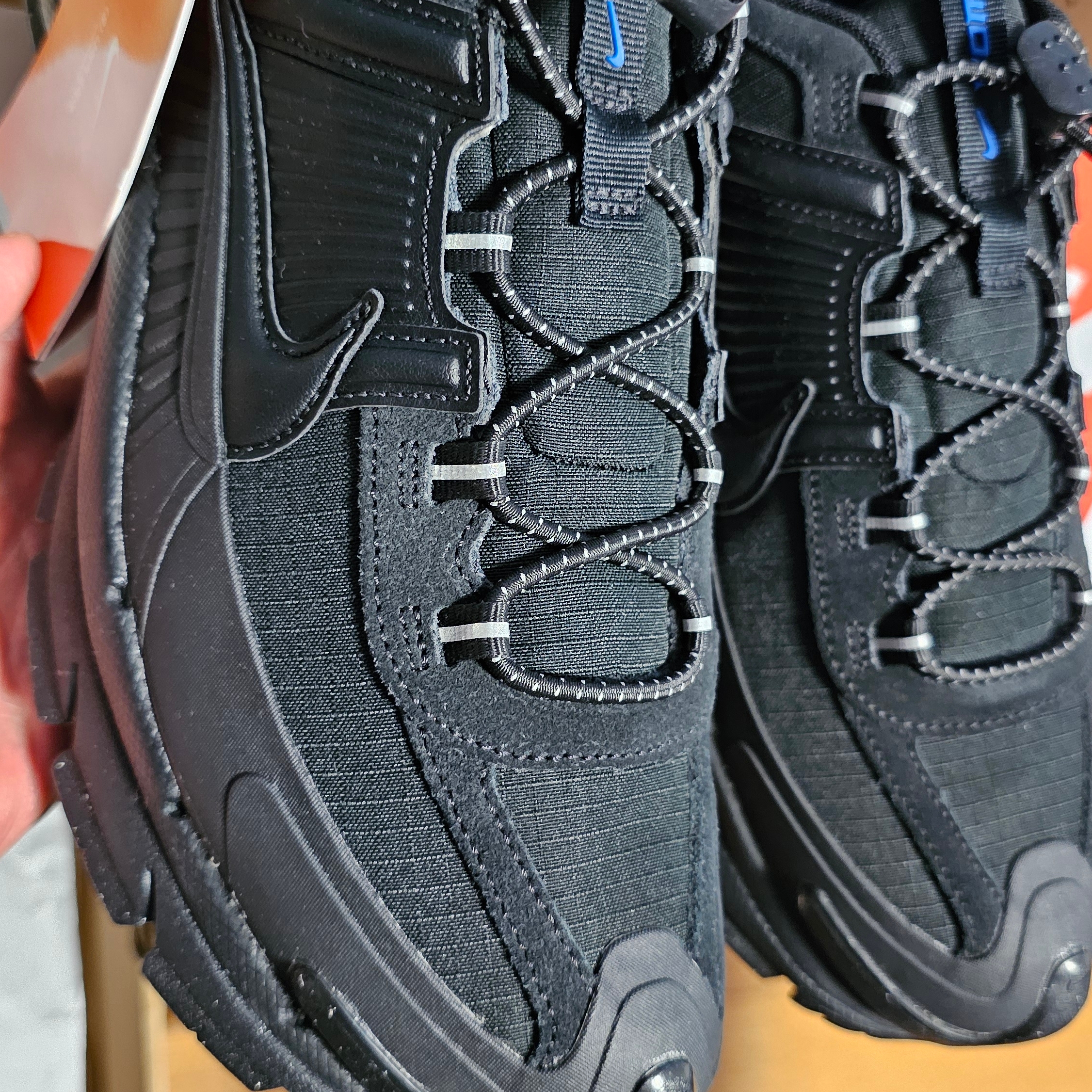 Nike Zoom Vomero Roam Black Racer Blue 착용 스타일