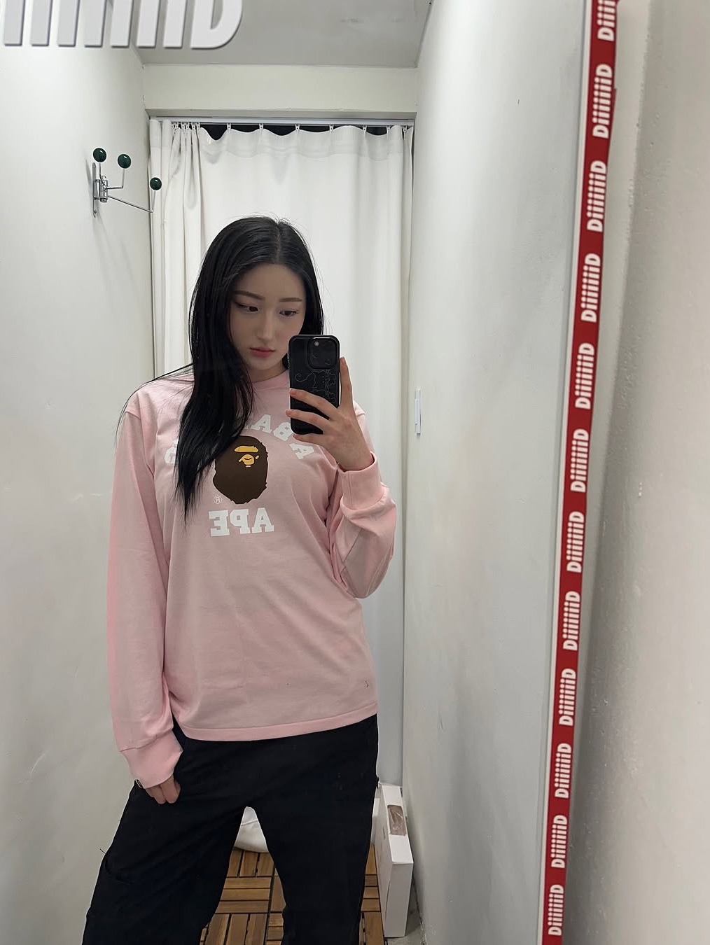 Stussy Raglan Thermal LS Crew Washed Black, BAPE College L/S T-Shirt White 착용 스타일 - 4