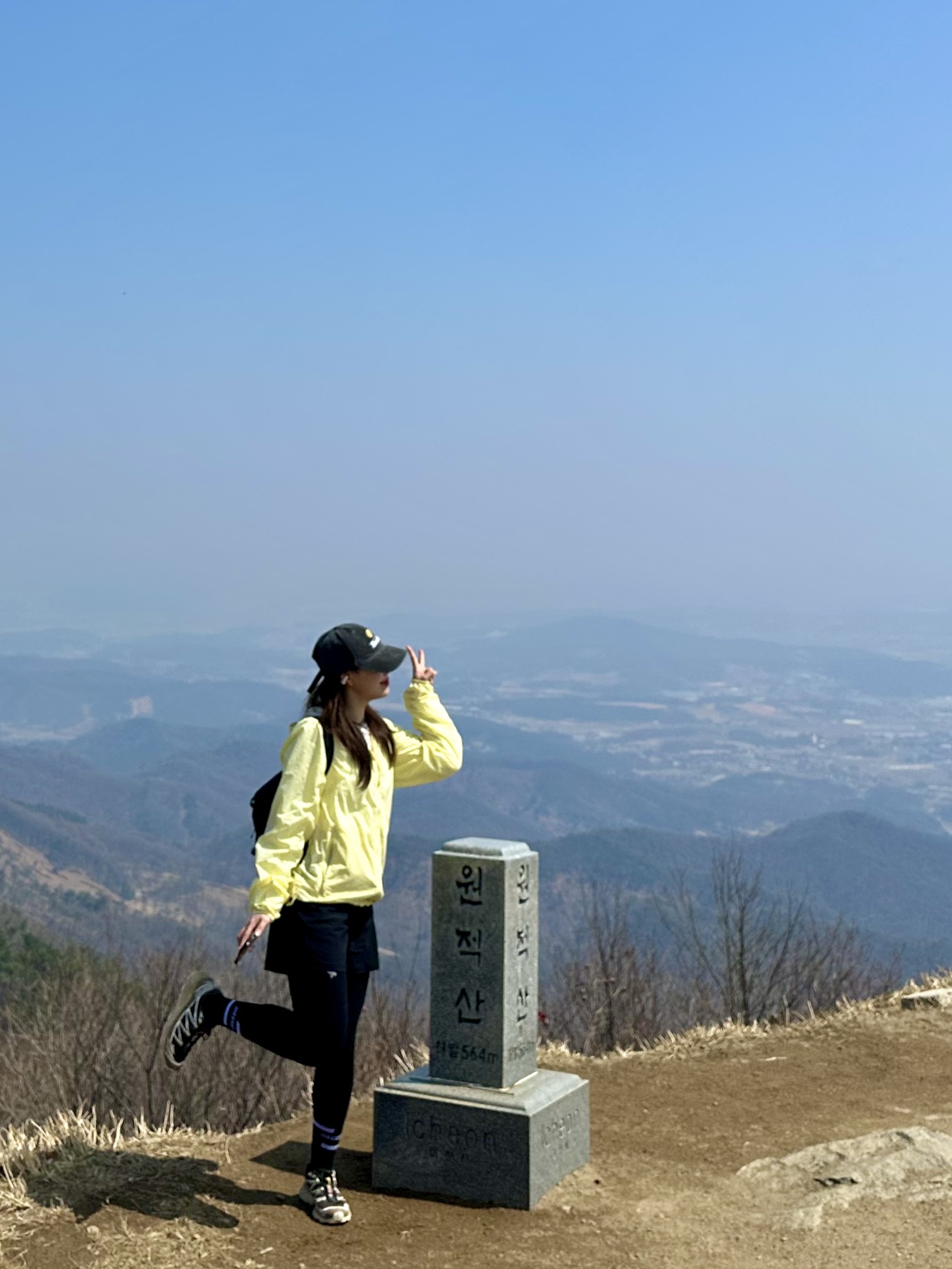 Sansan Gear Streamline Hood Jacket Lemon, Salomon XT-6 Kangaroo Vanilla Ice 착용 스타일