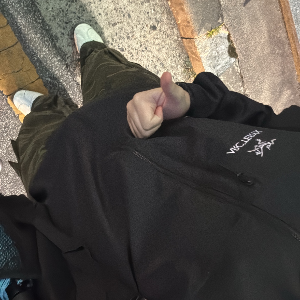 Arc'teryx Squamish Hoody Black, Adidas Gazelle Germany Off White Utility Black 착용 스타일