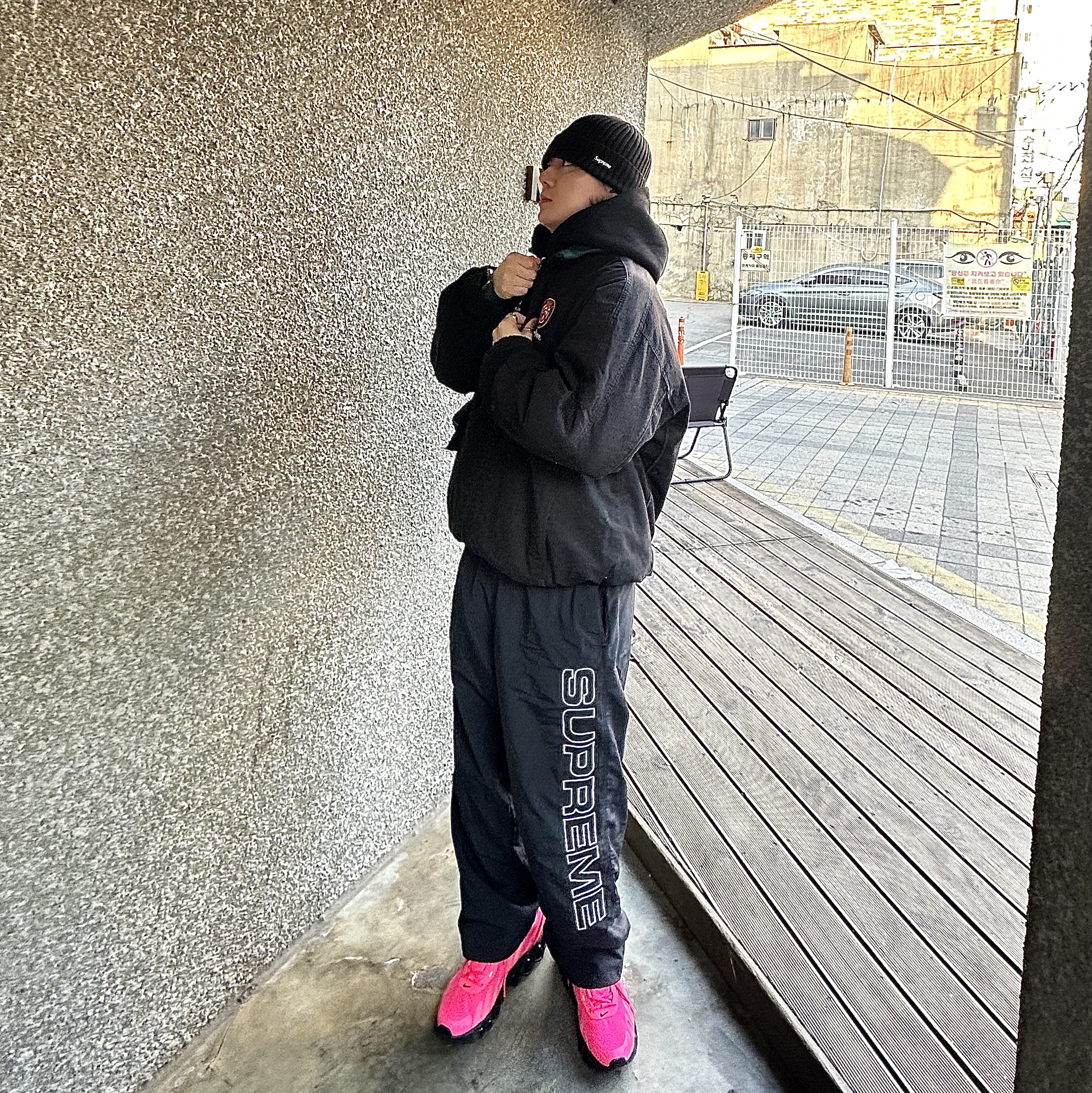 Nike Air Max Dn8 Hyper Pink, Supreme Spellout Embroidered Track Pant Black - 24FW 착용 스타일