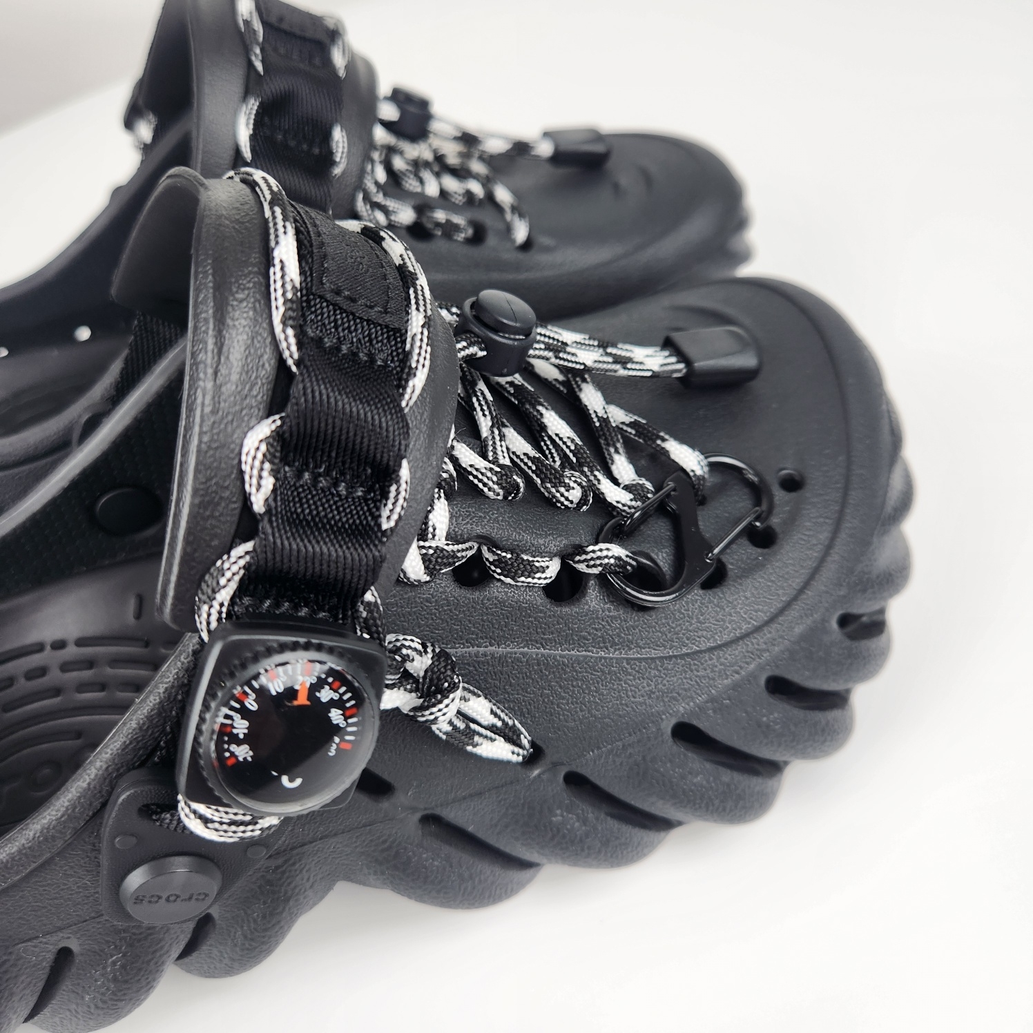 Crocs Echo Clog Black, Crocs Echo Clog Bone Black 착용 스타일 - 5
