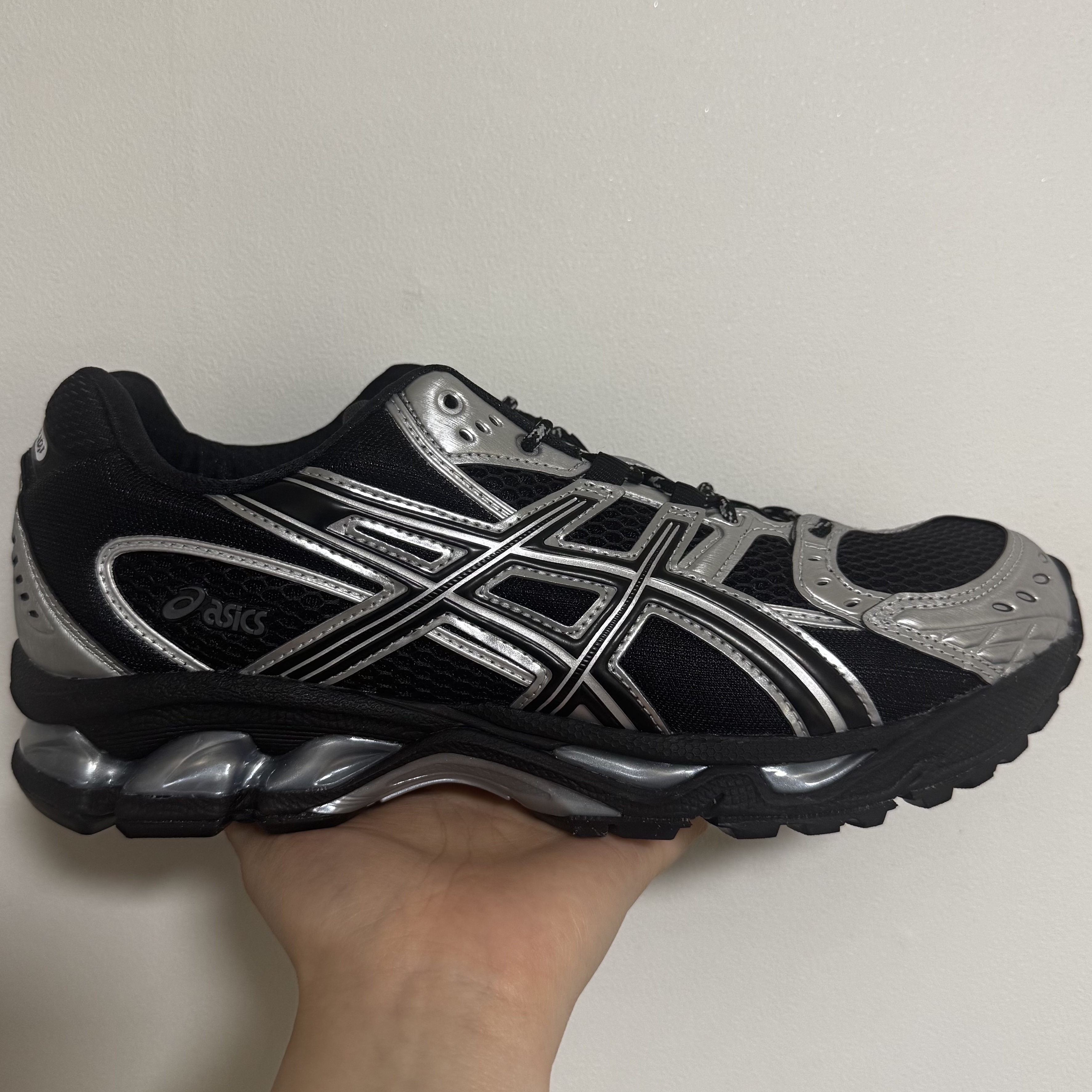 Asics Gel-Nimbus 10.1 Black Pure Silver - Korea Exclusive 착용 스타일 - 2