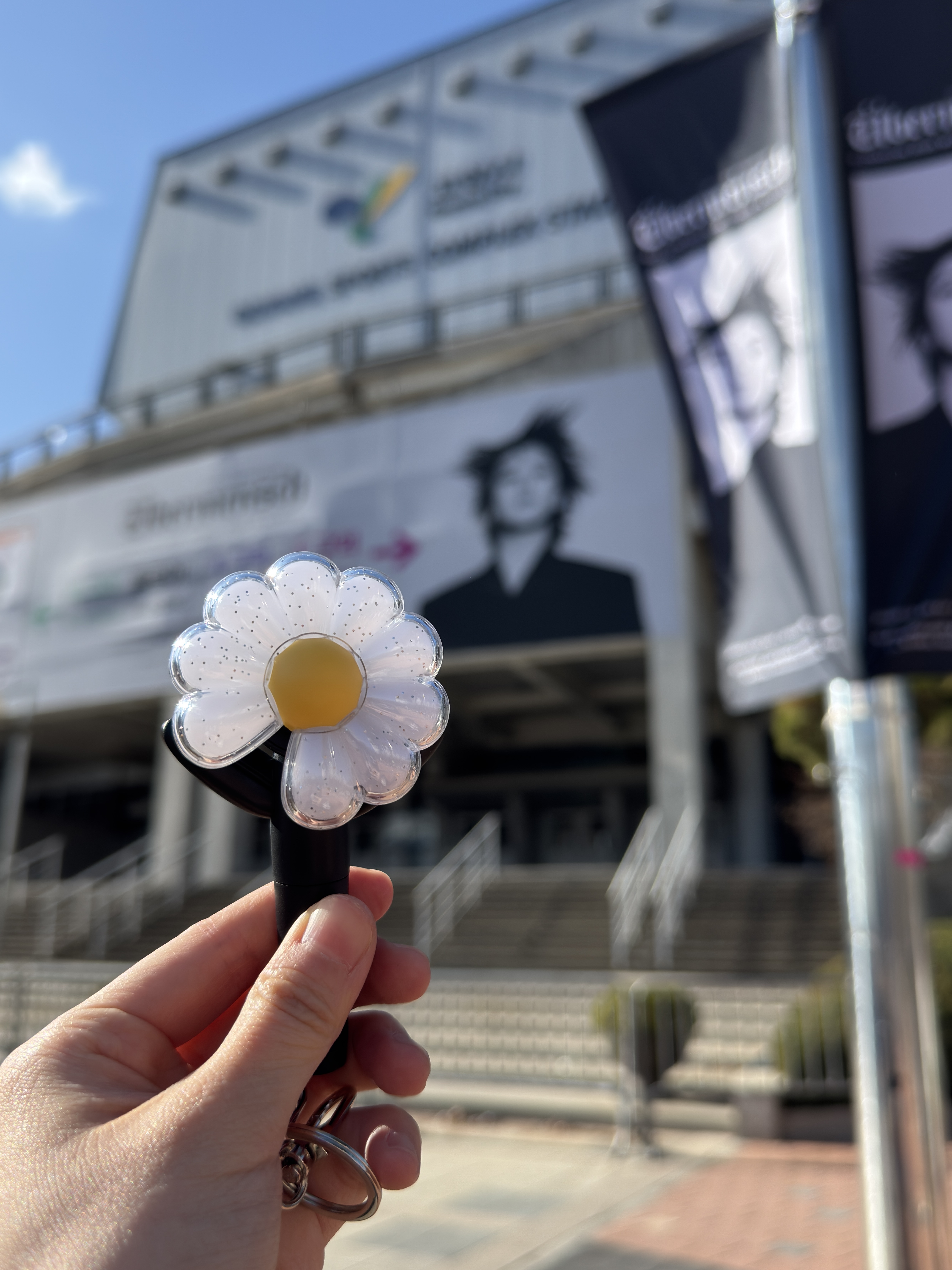 지드래곤 위버멘쉬 오피셜 미니 라이트 키링 착용 스타일