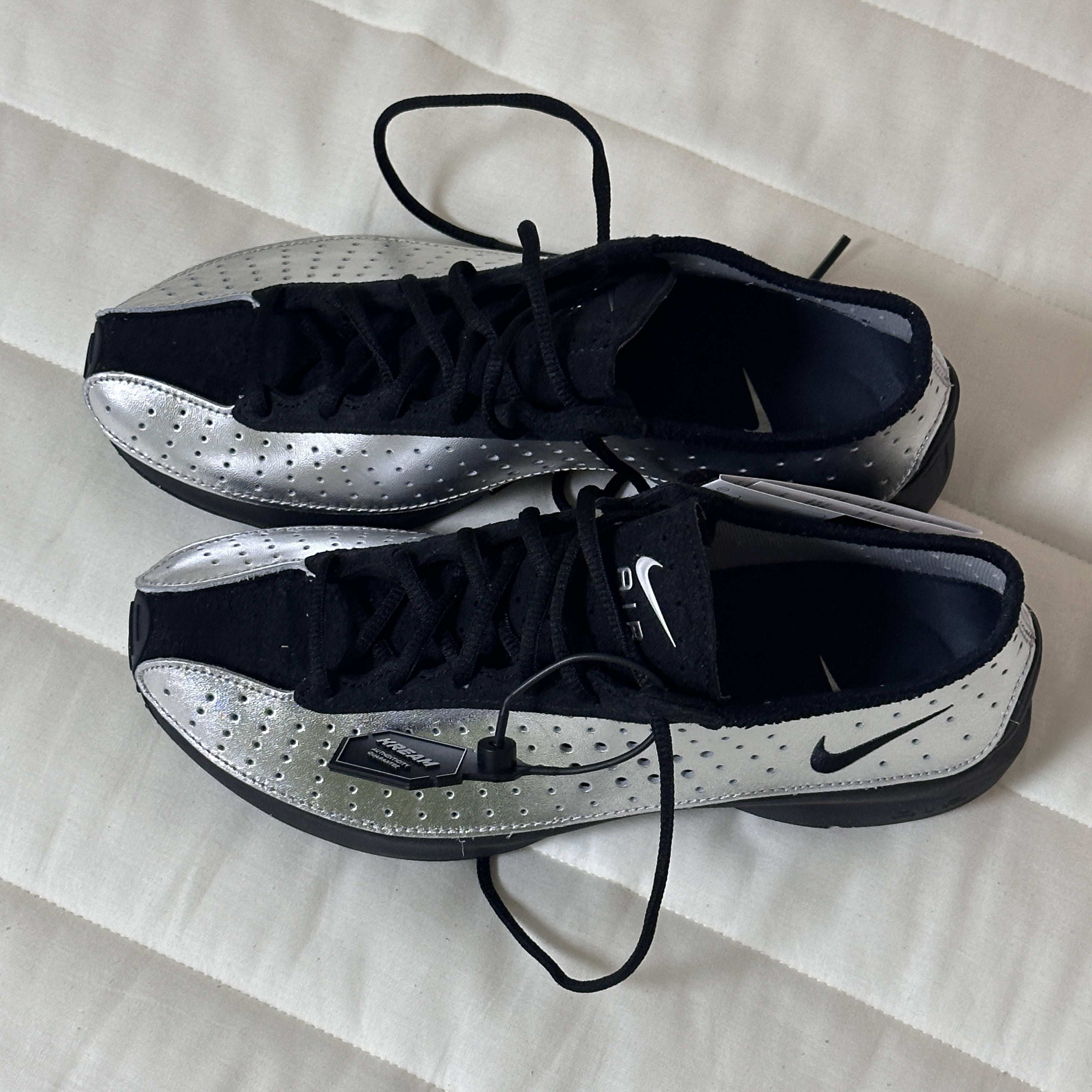 (W) Nike Air Superfly Metallic Silver and Black 착용 스타일