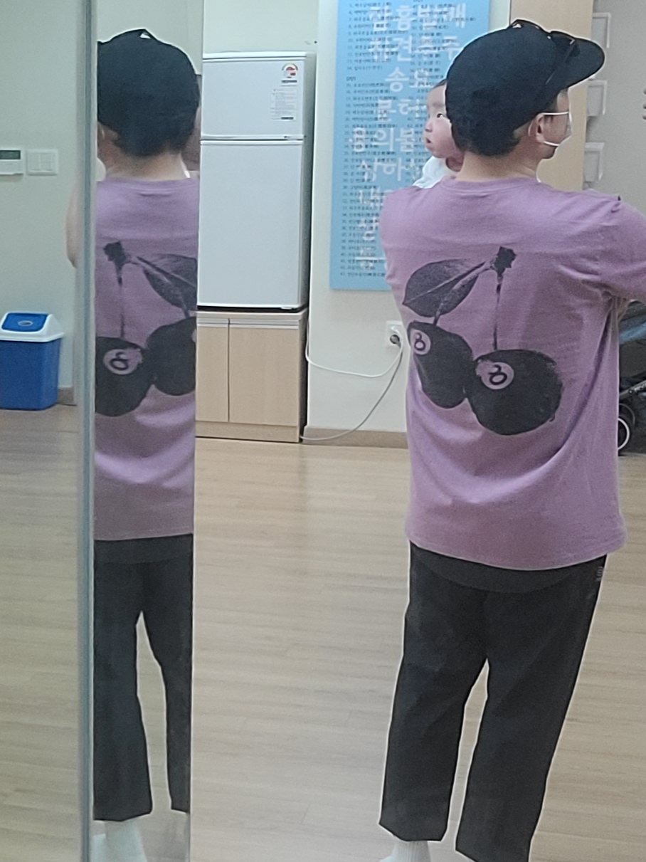 Stussy Cherries T-Shirt Orchid 착용 스타일