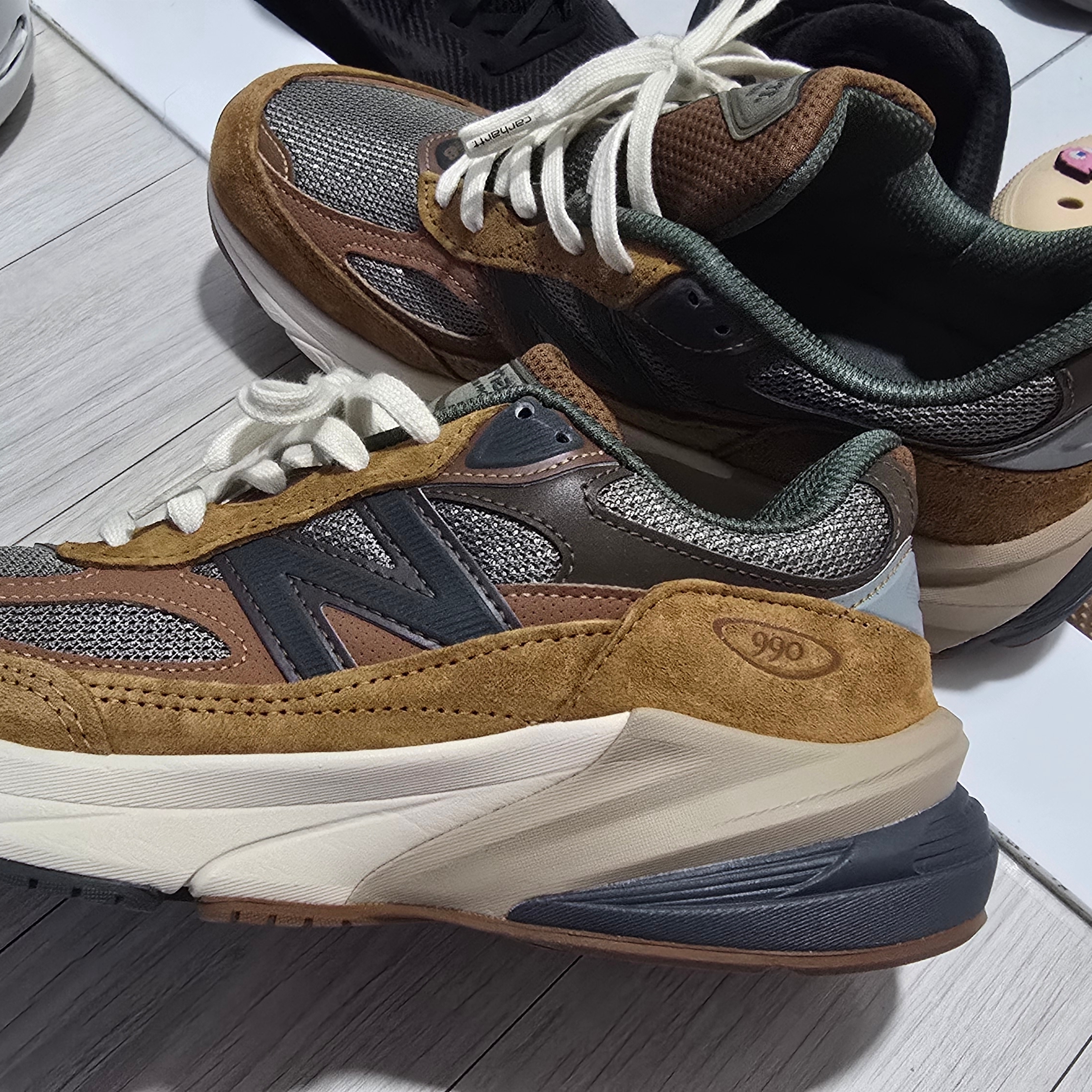New Balance x Carhartt WIP 990v6 Made in USA Hamilton Brown Military Green 착용 스타일