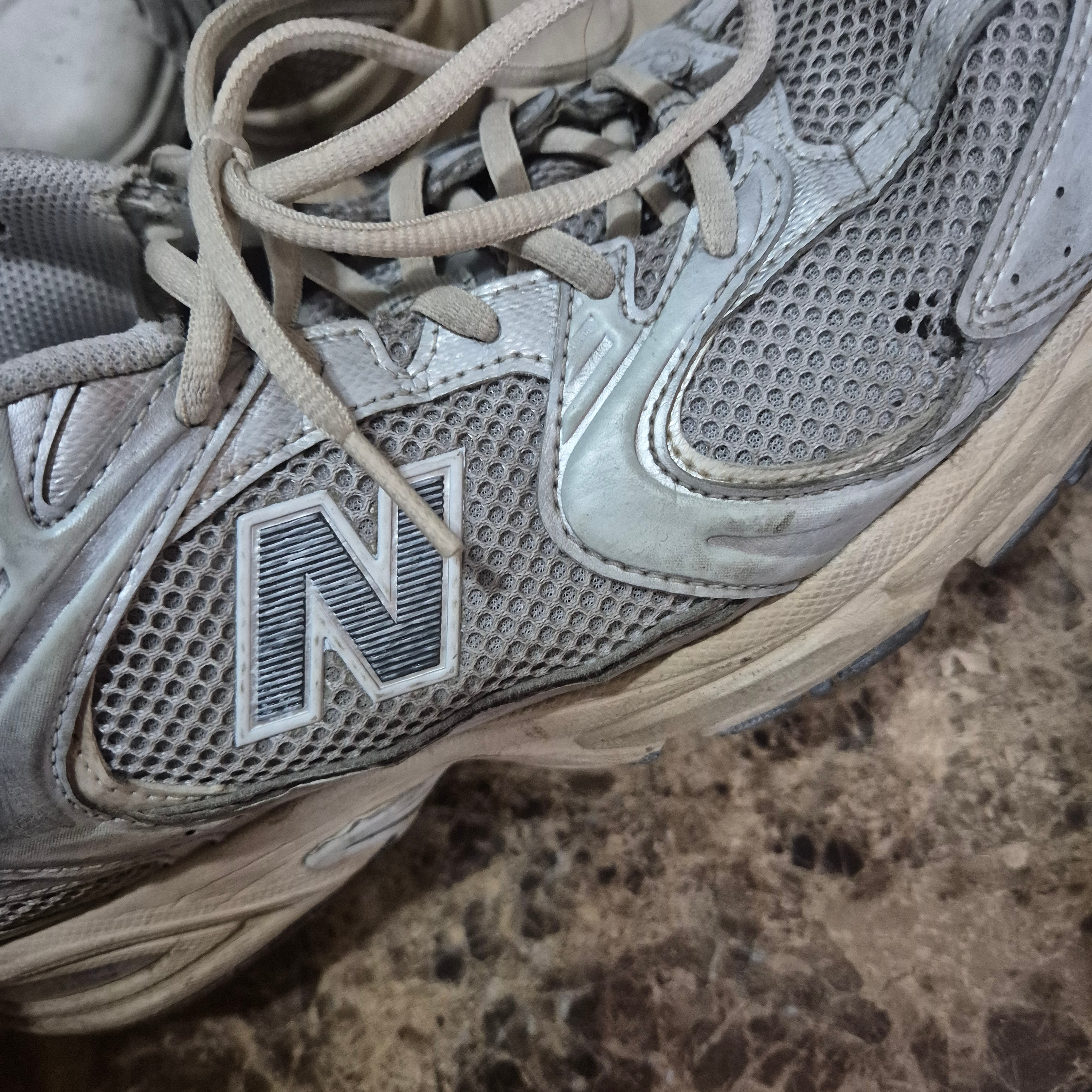 New Balance 530 Premium Vintage Grey Matter 착용 스타일