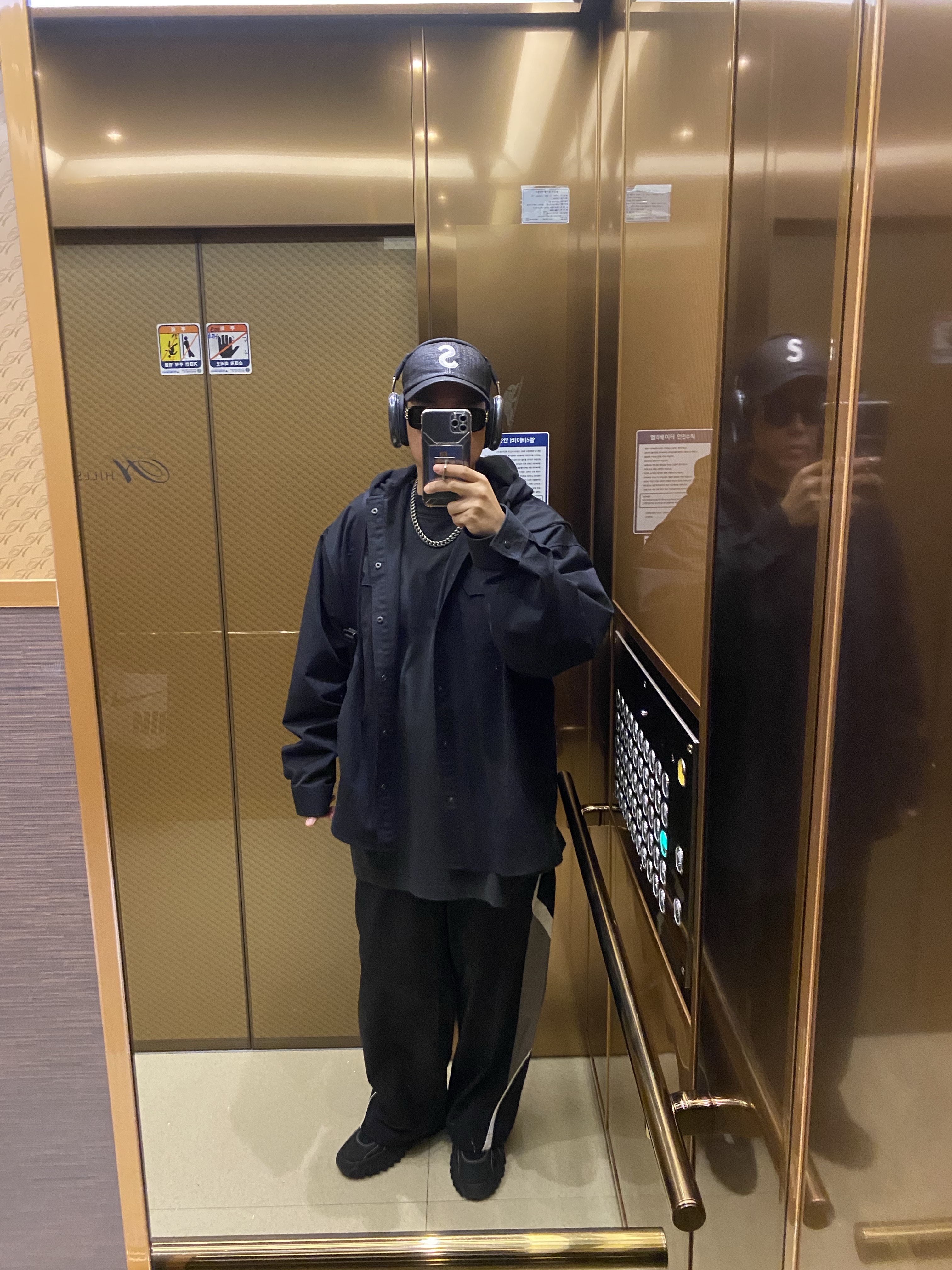 Apple AirPods Max USB C Midnight (Korean Ver.), Supreme Raffia S Logo 6-Panel Black - 22SS 착용 스타일