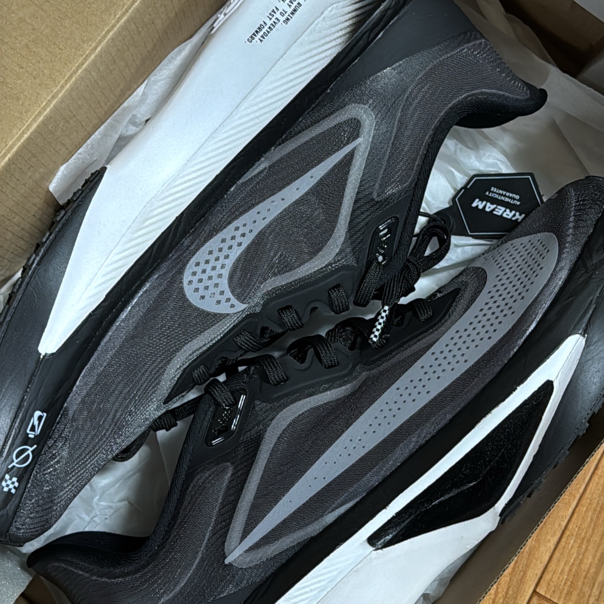 Nike Zoom Fly 6 Black Light Smoke Grey 착용 스타일 - 2