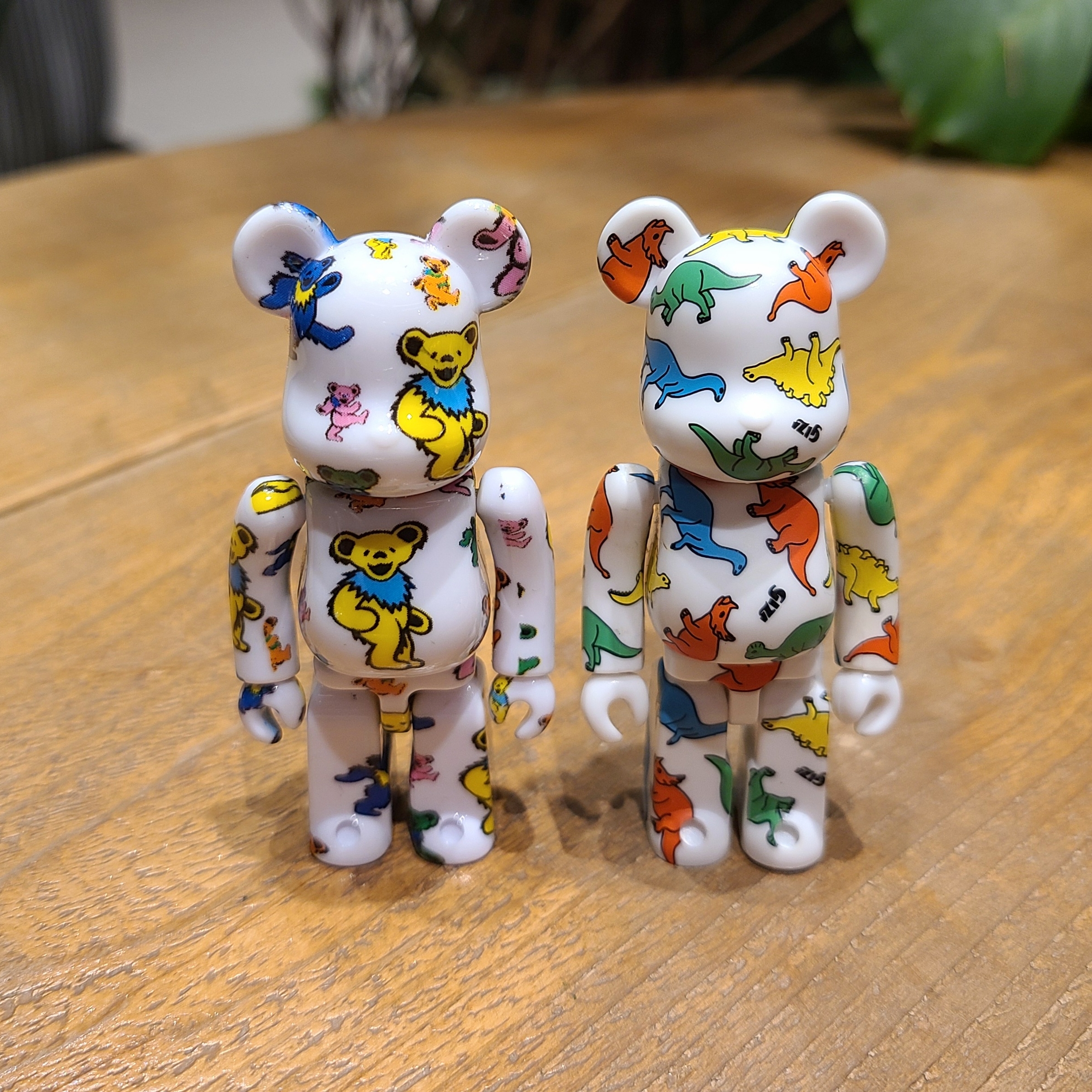 Bearbrick x Grateful Dead Dancing Bear 100% & 400% Set 착용 스타일 - 3