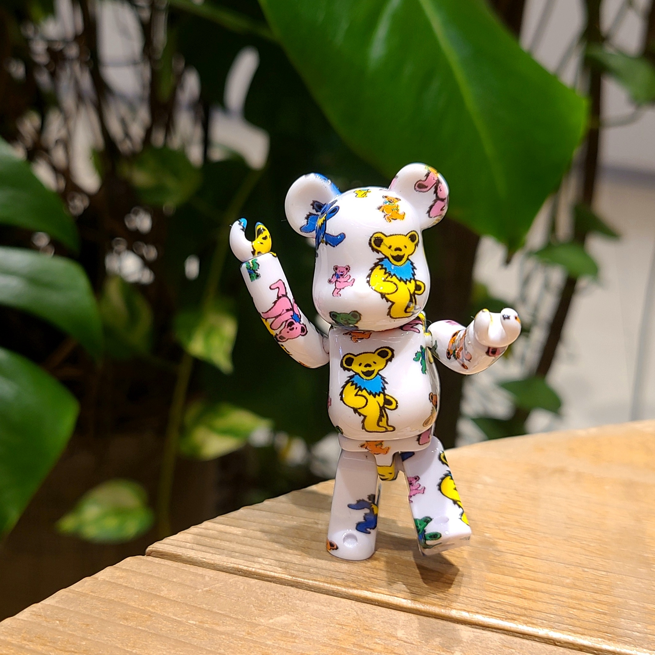 Bearbrick x Grateful Dead Dancing Bear 100% & 400% Set 착용 스타일 - 1