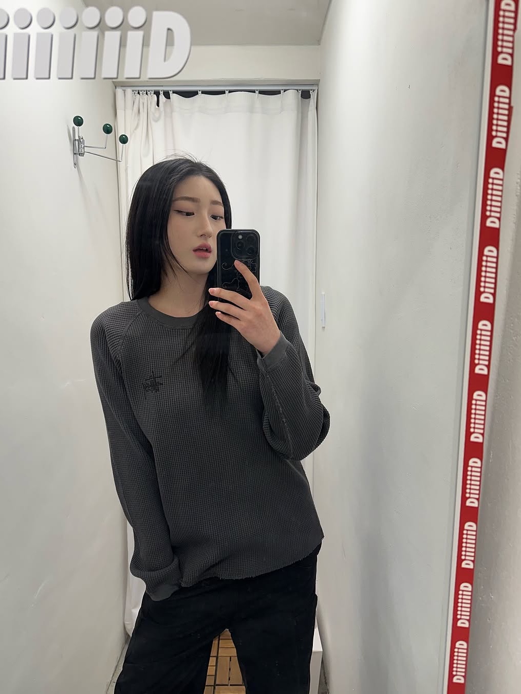 Stussy Raglan Thermal LS Crew Washed Black, BAPE College L/S T-Shirt White 착용 스타일 - 3