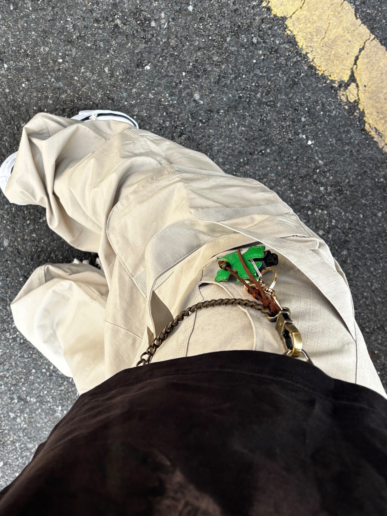 Maison Mihara Yasuhiro Baker OG Sole Canvas Low Cut Sneakers White, Wapworks Hard Knocks Cargo Pants Dune 착용 스타일 - 4
