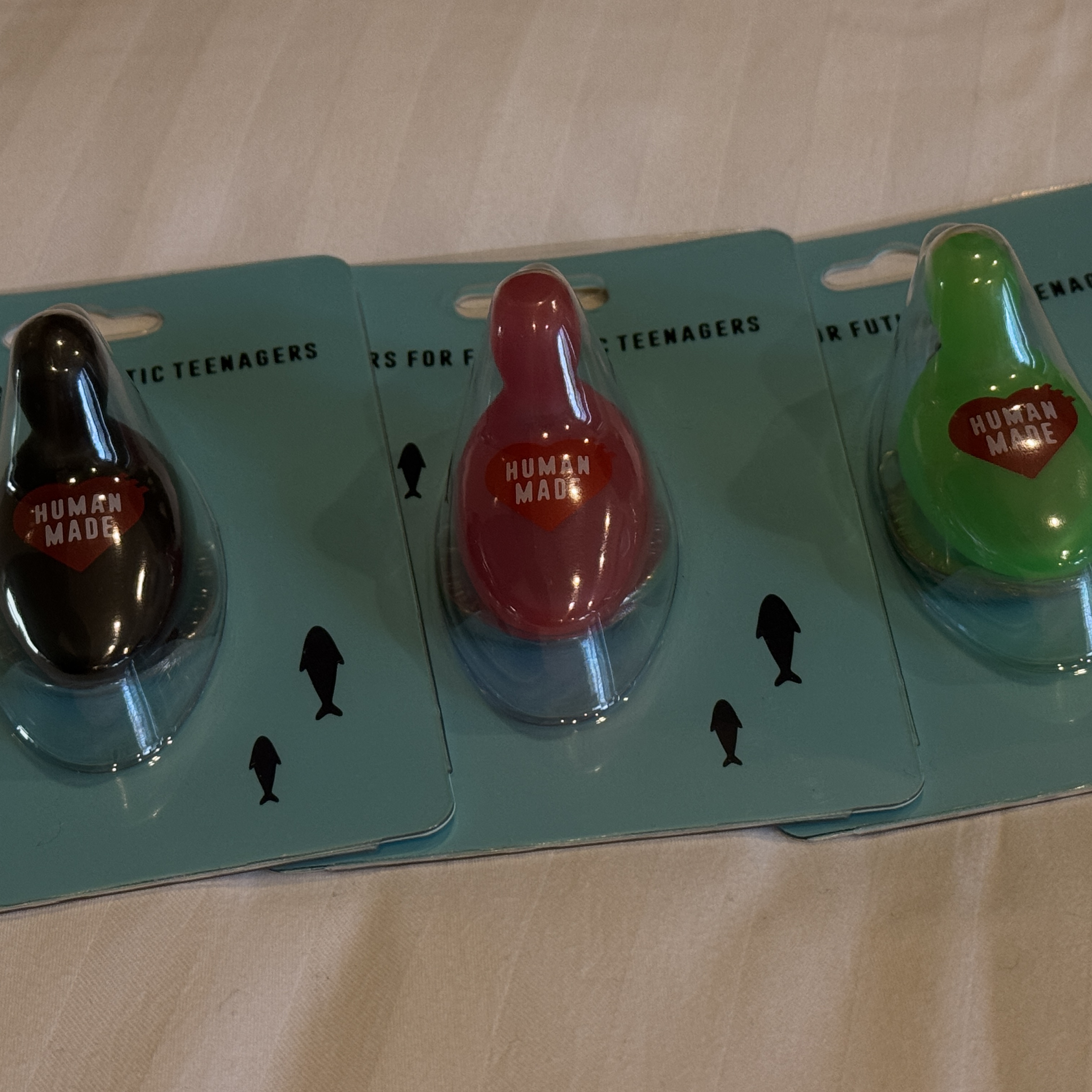 Human Made Duck PVC Key Chain Black, Human Made Duck PVC Key Chain Green 착용 스타일 - 2