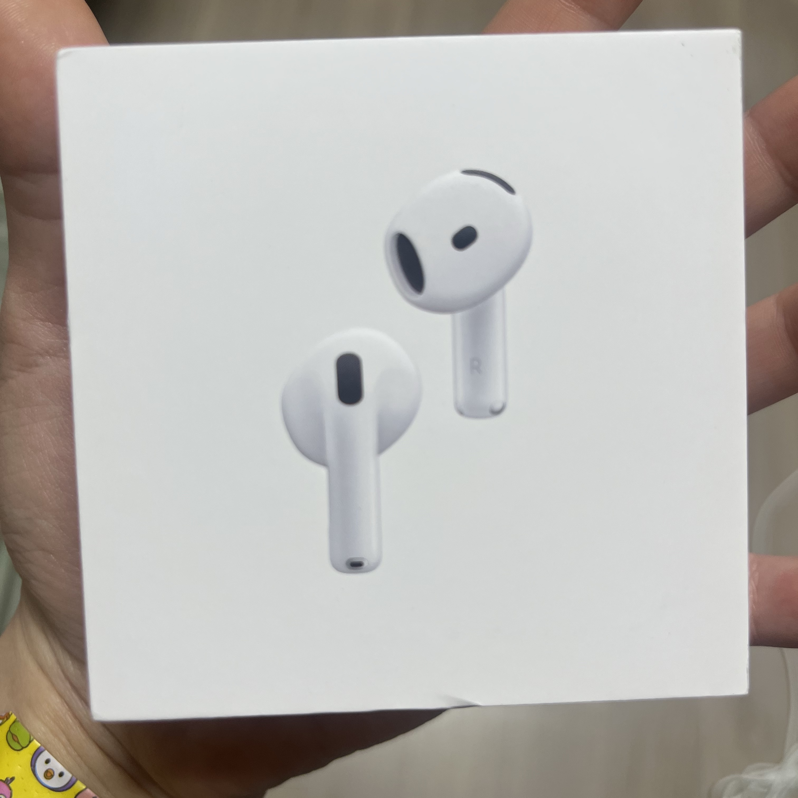 Apple AirPods 4th Gen with Active Noise Cancellation (Korean Ver.) 착용 스타일 - 1