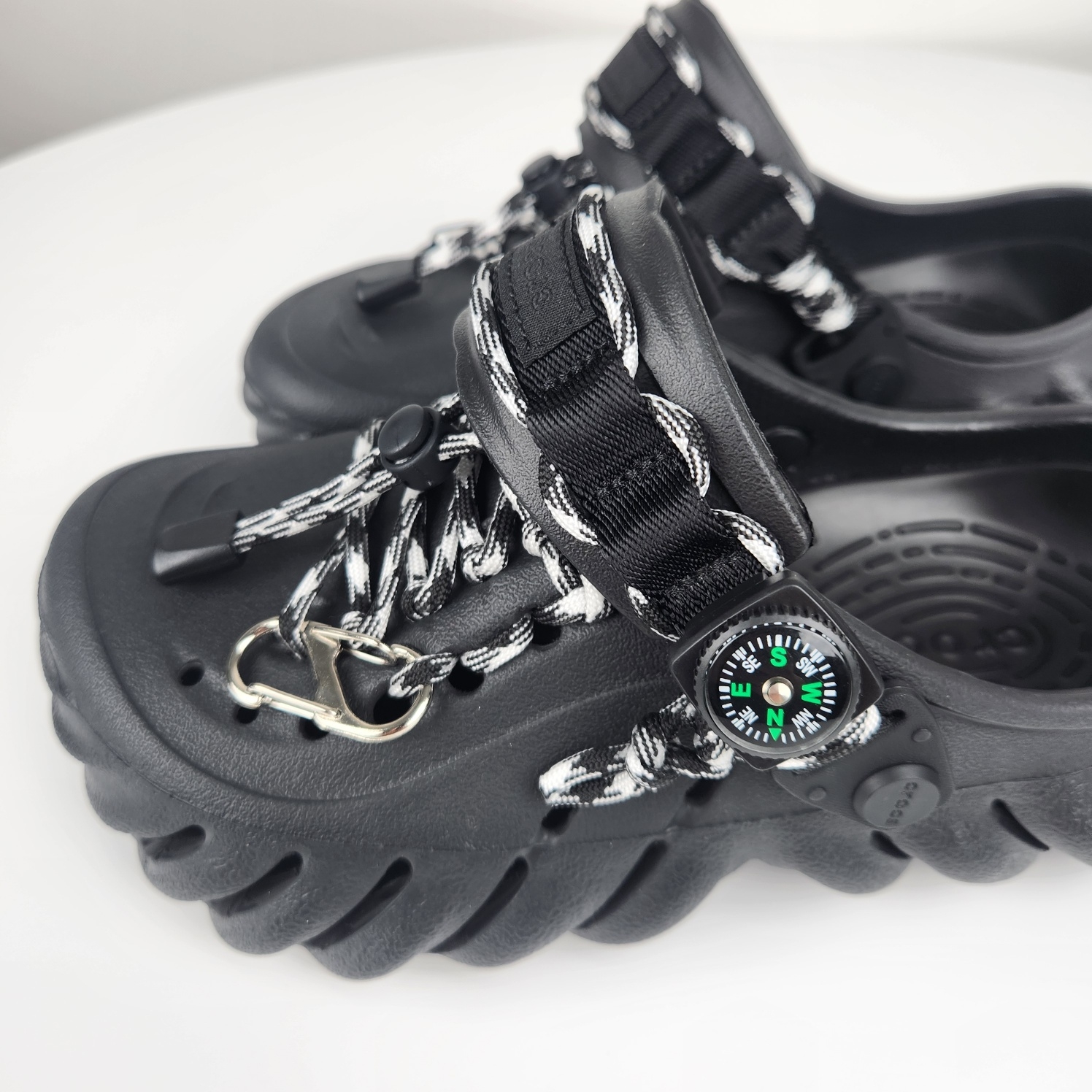 Crocs Echo Clog Black, Crocs Echo Clog Bone Black 착용 스타일 - 4