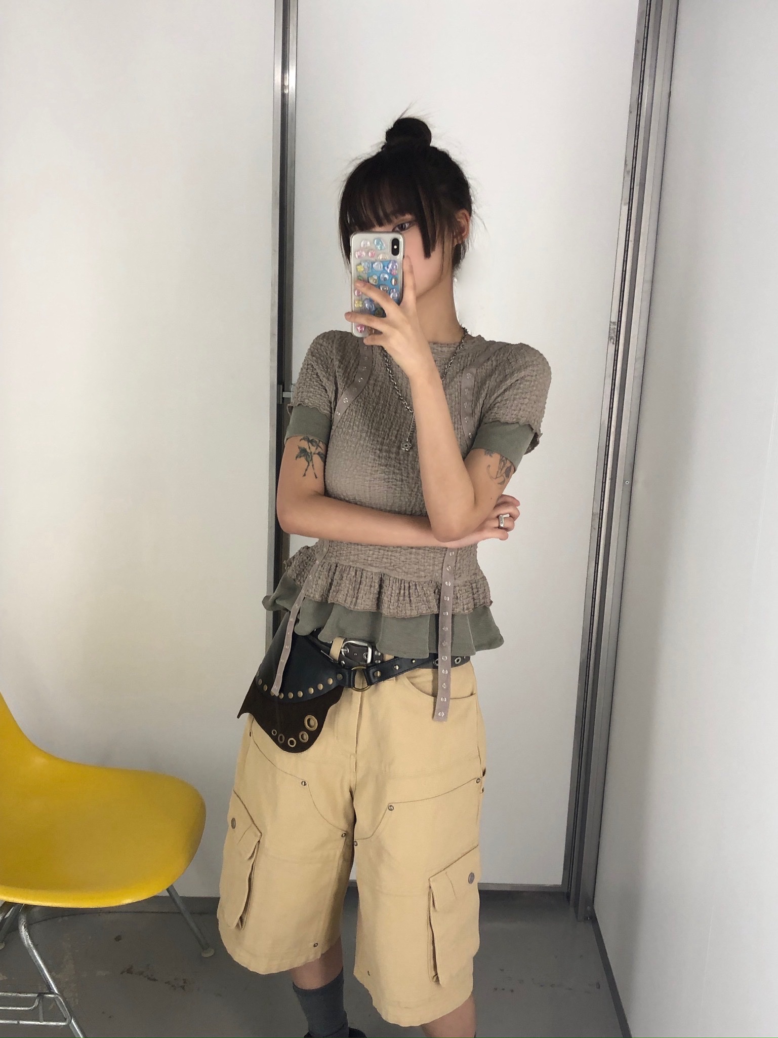 Vacant Archive Edel Layered Shirring T-Shirt Black, Vacant Archive Edel Layered Shirring T-Shirt Khaki 착용 스타일