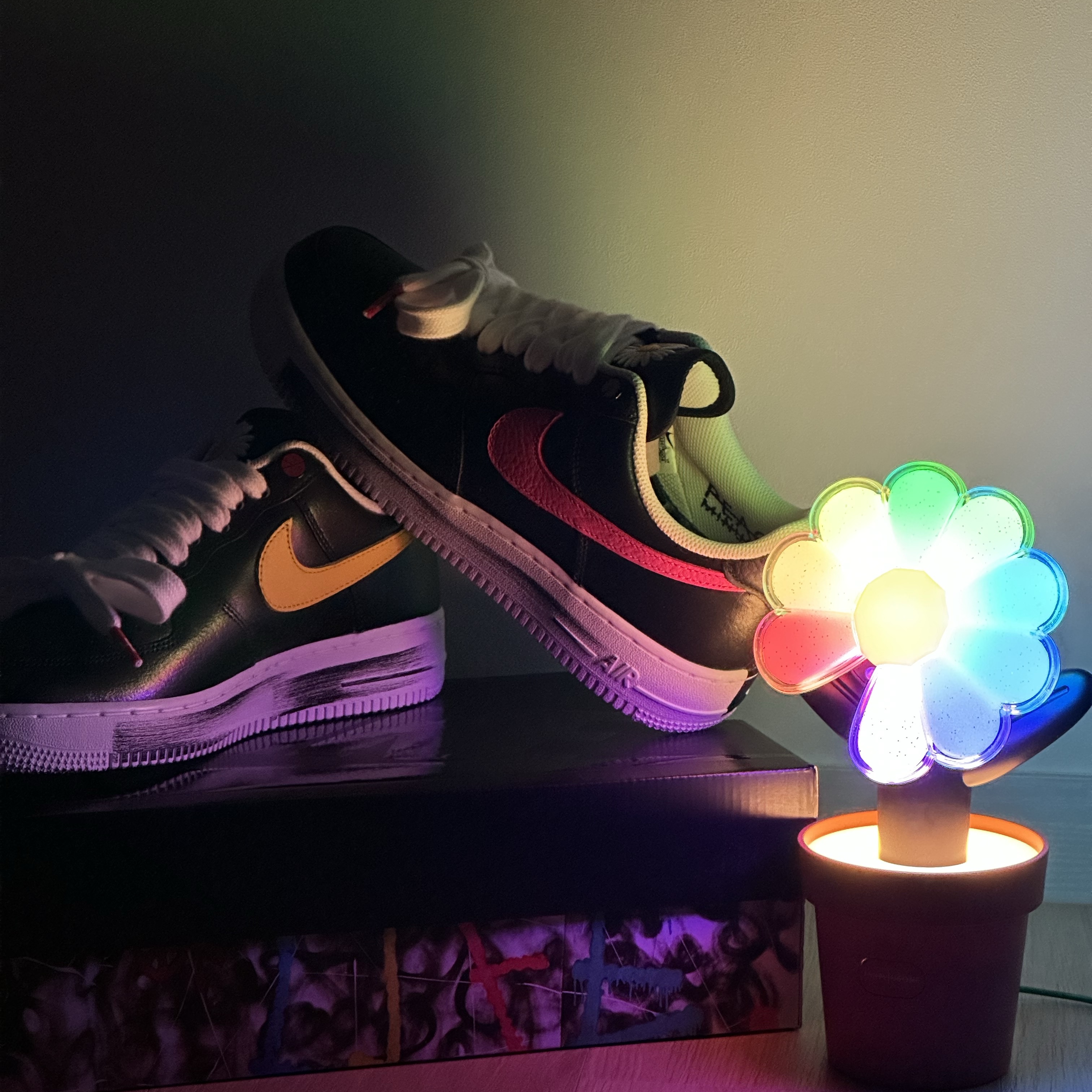Nike x Peaceminusone Air Force 1 Low Para-Noise 3.0 Black and Multicolor, G-DRAGON Ubermensch Official Light Stick 착용 스타일