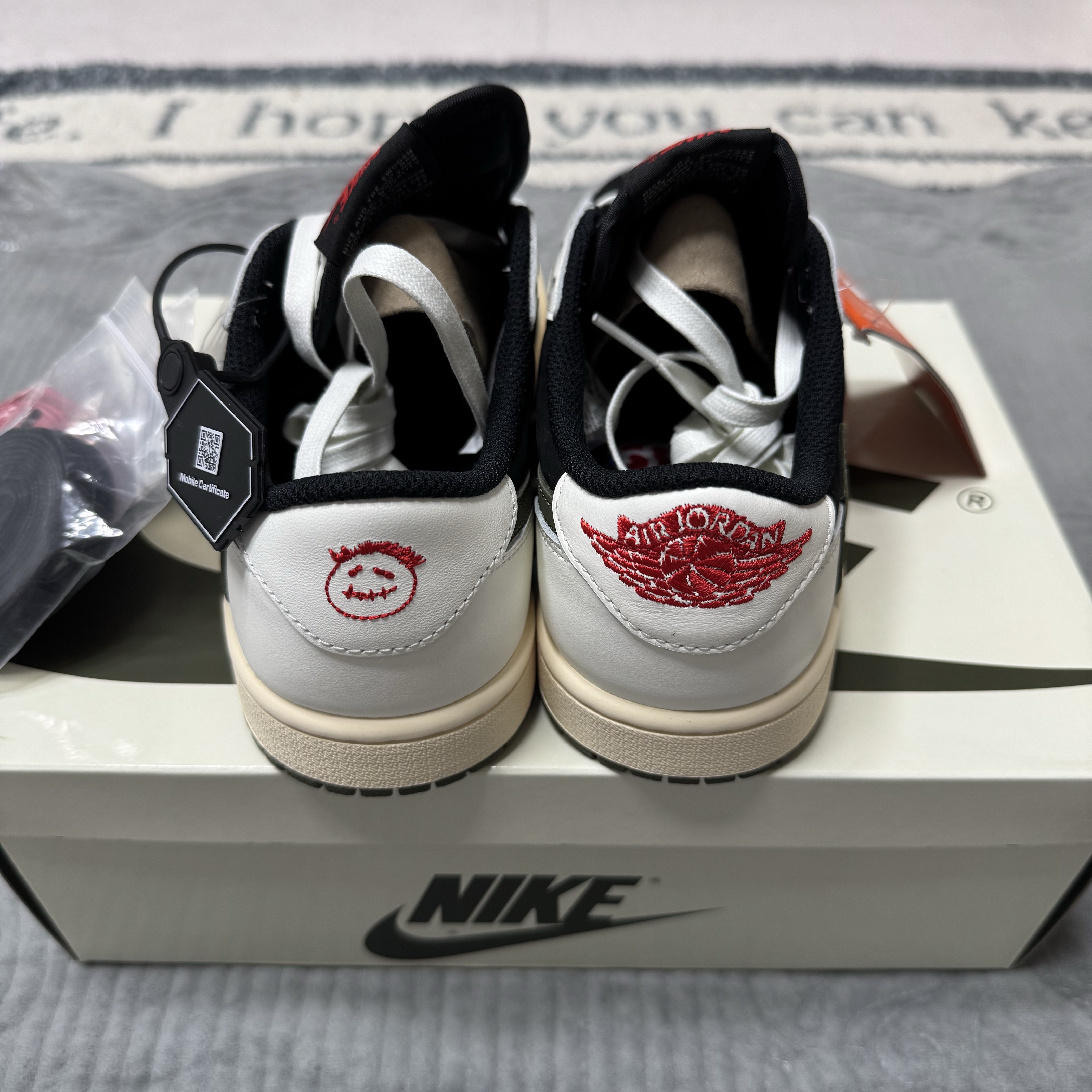 (W) Jordan 1 x Travis Scott Retro Low OG SP Medium Olive 착용 스타일 - 3