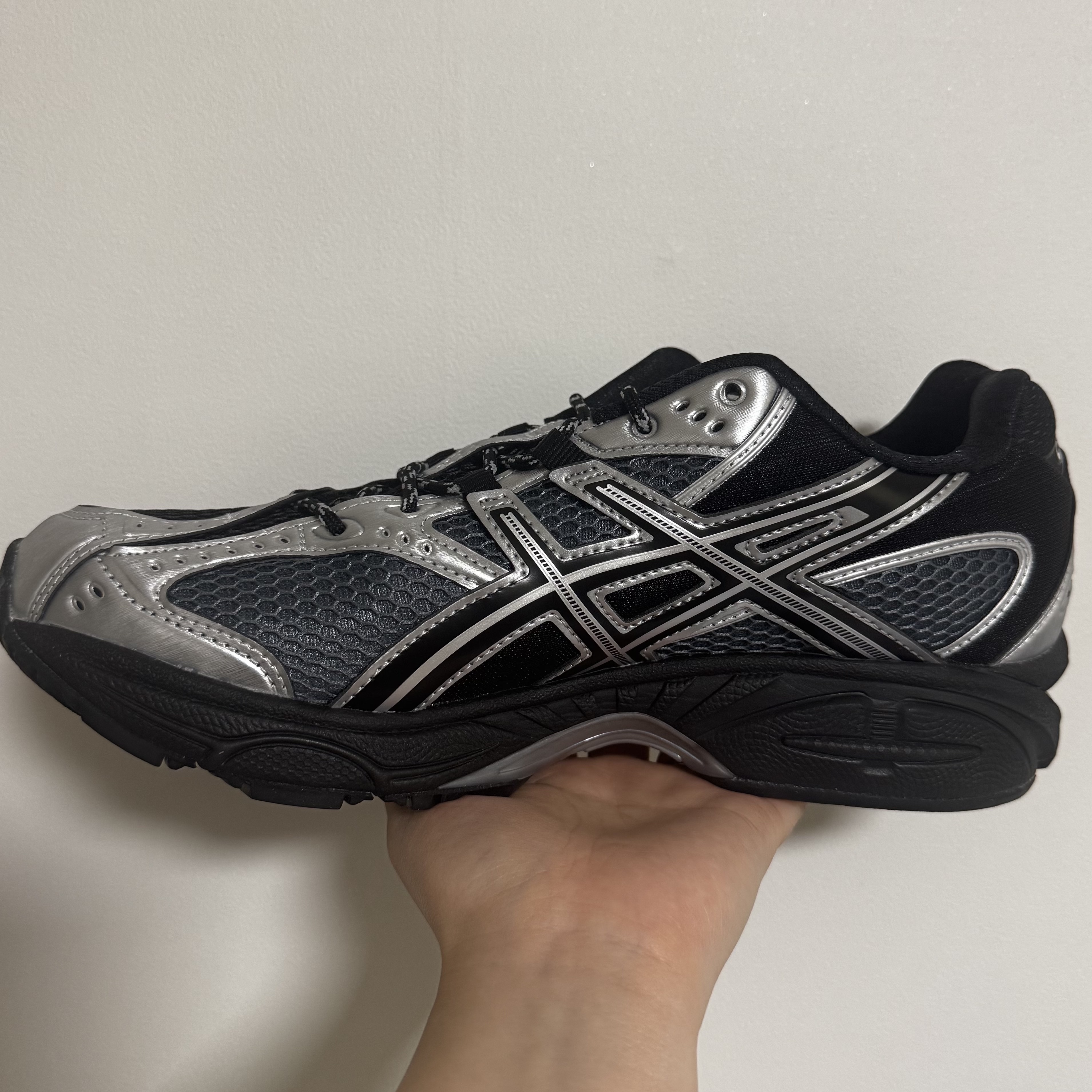 Asics Gel-Nimbus 10.1 Black Pure Silver - Korea Exclusive 착용 스타일 - 3